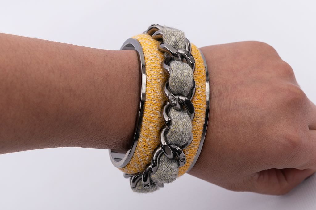 Manchette en tweed Chanel DÃƒÆ’Ã‚Â©filÃƒÆ’Ã‚Â©