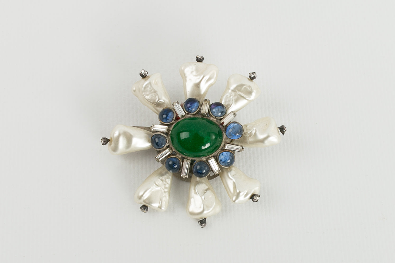 Broche ancienne en pÃƒÆ’Ã‚Â¢te de verre Chanel (AttribuÃƒÆ’Ã‚Â©e ÃƒÆ’Ã‚Â )