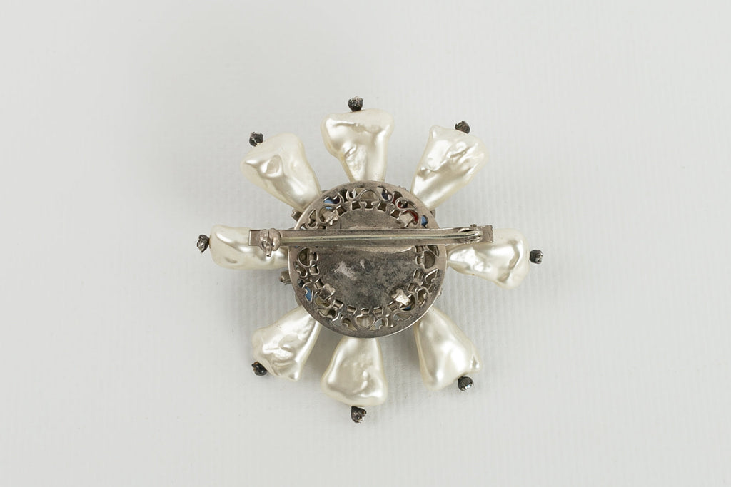 Broche ancienne en pÃƒÆ’Ã‚Â¢te de verre Chanel (AttribuÃƒÆ’Ã‚Â©e ÃƒÆ’Ã‚Â )