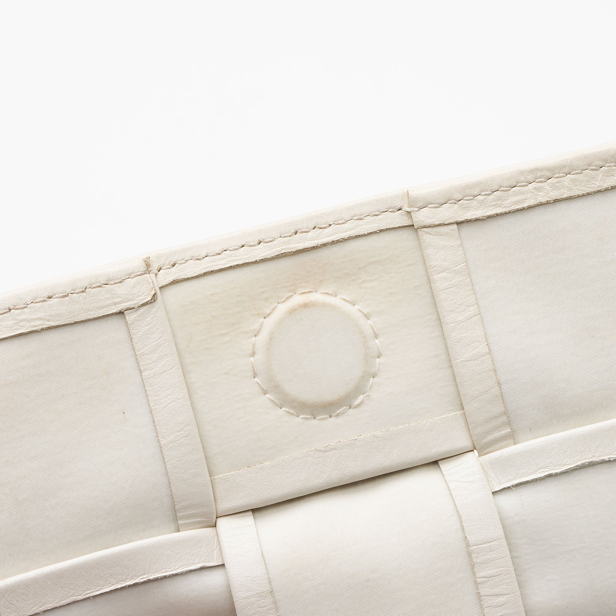 Bottega Veneta Calfskin Candy Cassette Crossbody (SHF-8XUpjP)