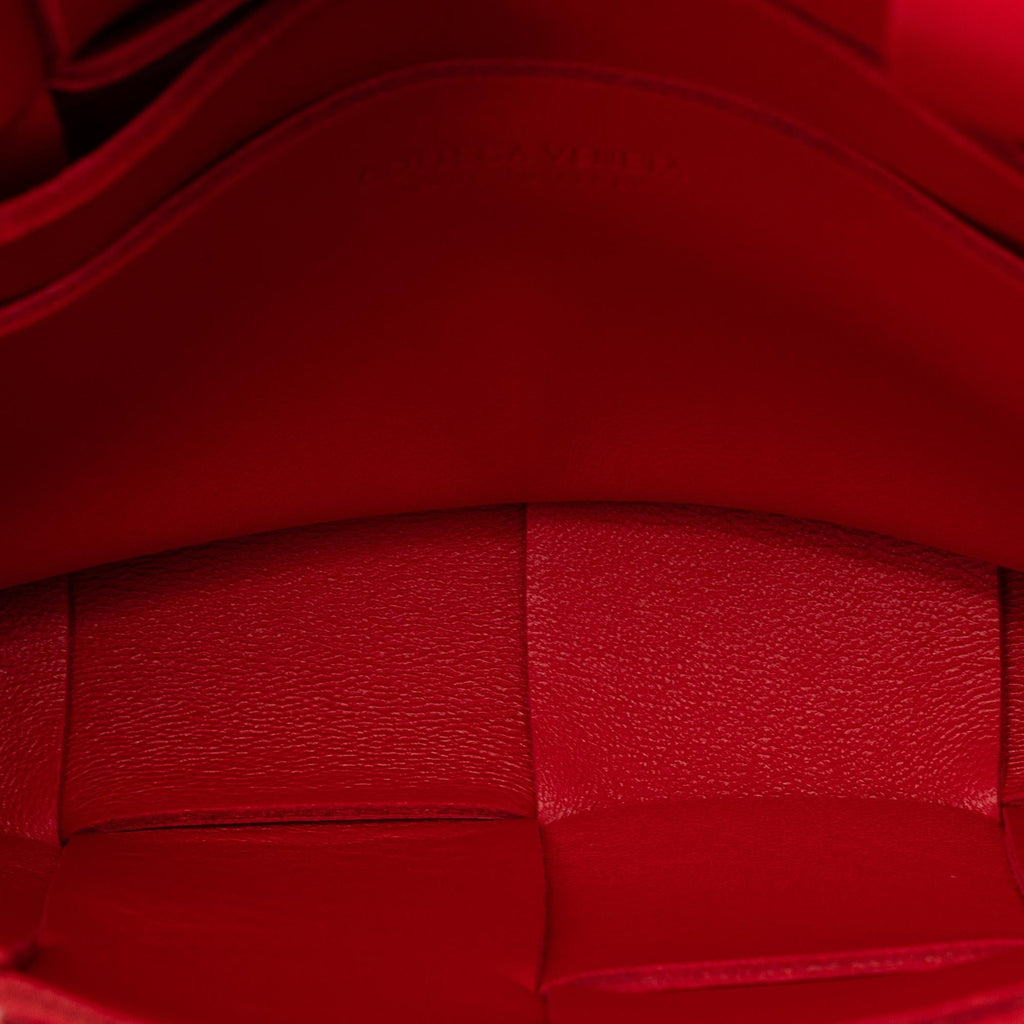 Bottega Veneta Calfskin Intrecciato Cassette Belt Bag (SHG-GmtFpe)