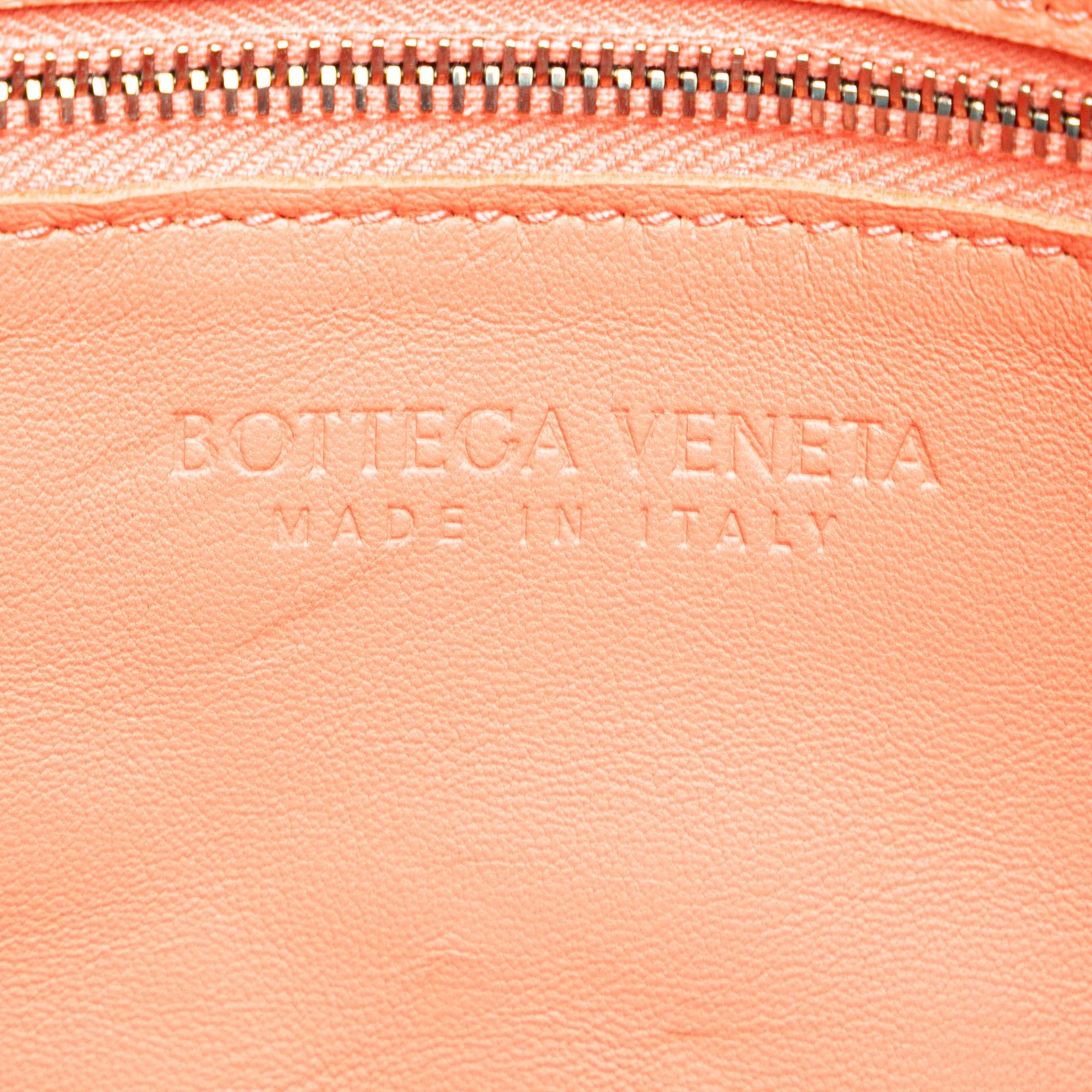 Bottega Veneta Calfskin Intrecciato Cassette Crossbody (SHG-NWLp3u)