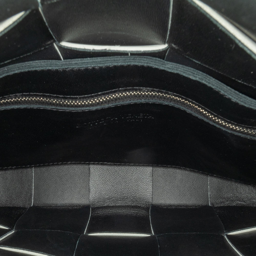 Bottega Veneta Calfskin Intrecciato Cassette Crossbody (SHG-F2bVdG)
