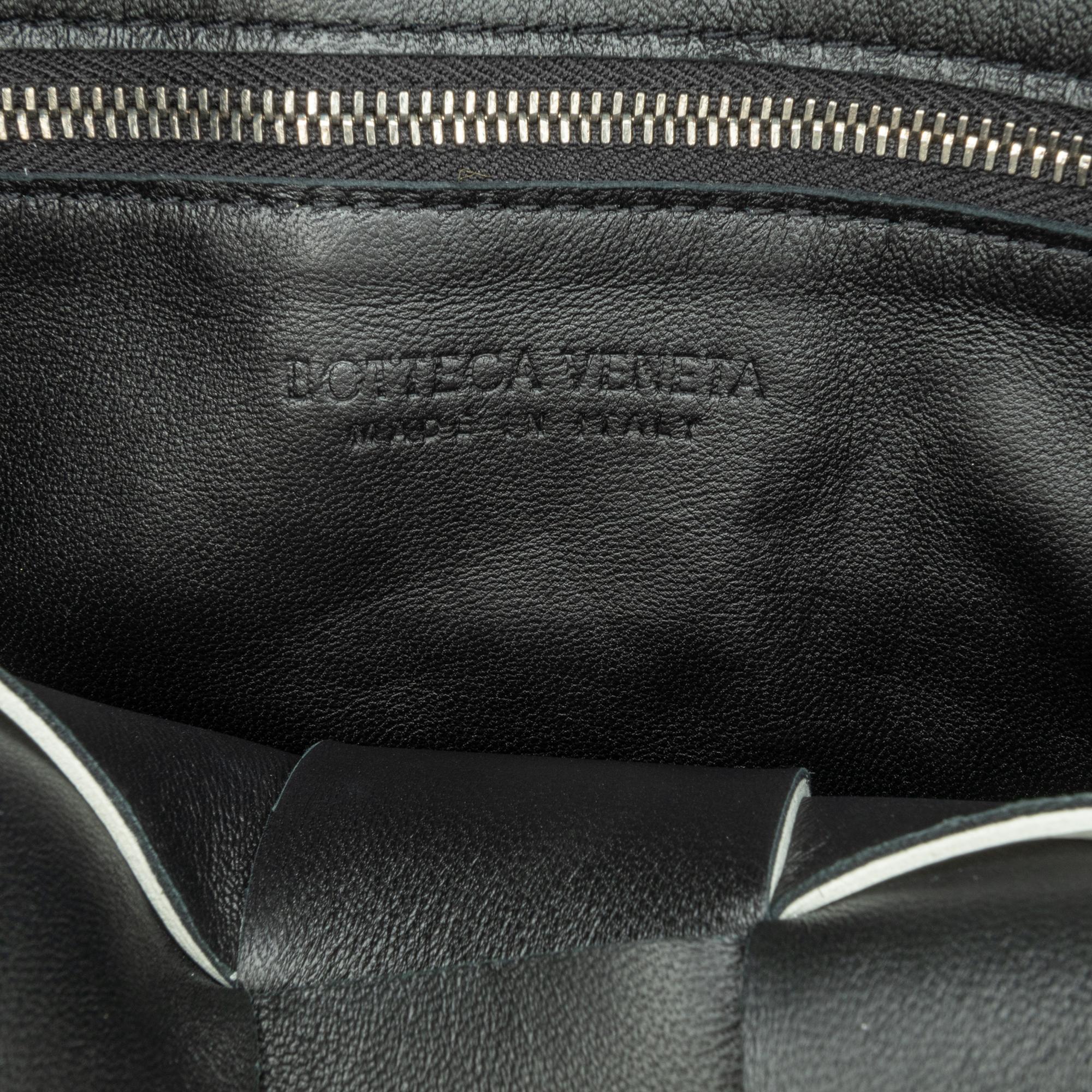Bottega Veneta Calfskin Intrecciato Cassette Crossbody (SHG-F2bVdG)