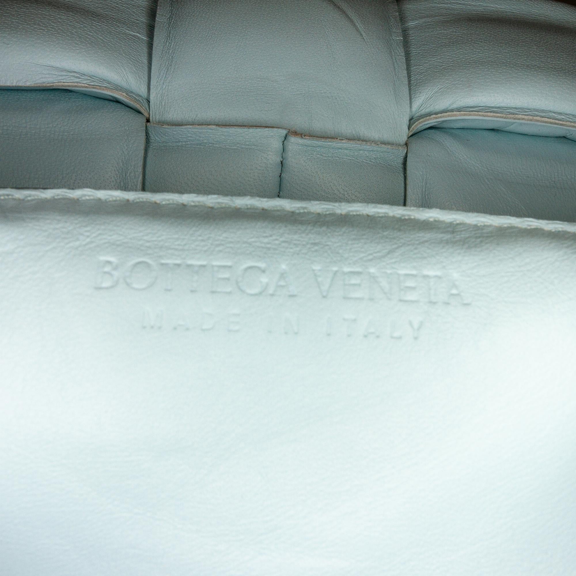 Bottega Veneta Calfskin Intrecciato Padded Cassette Crossbody (SHG-uVjoBL)