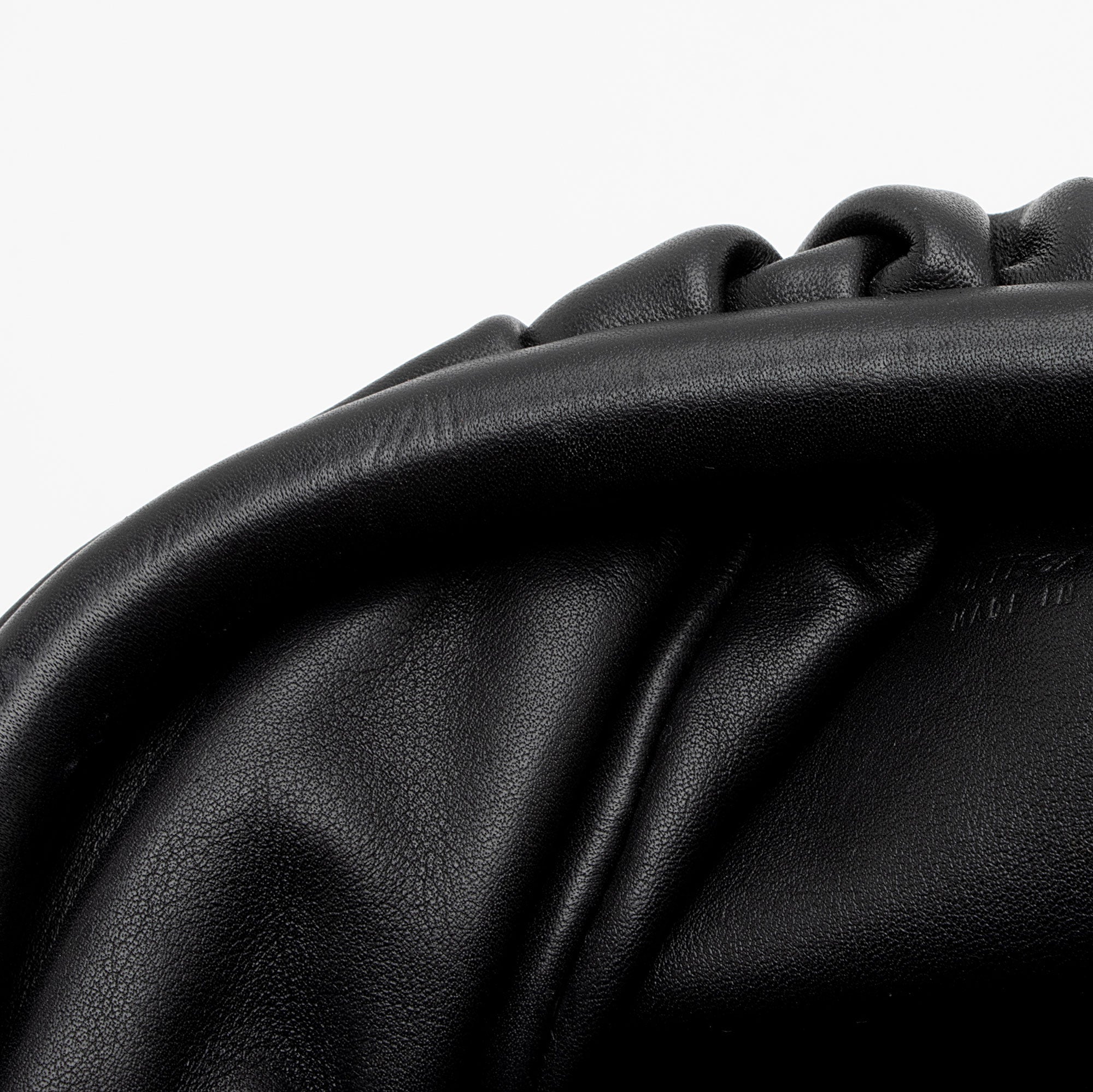 Bottega Veneta Calfskin Mini Pouch (SHF-B5fYeM)