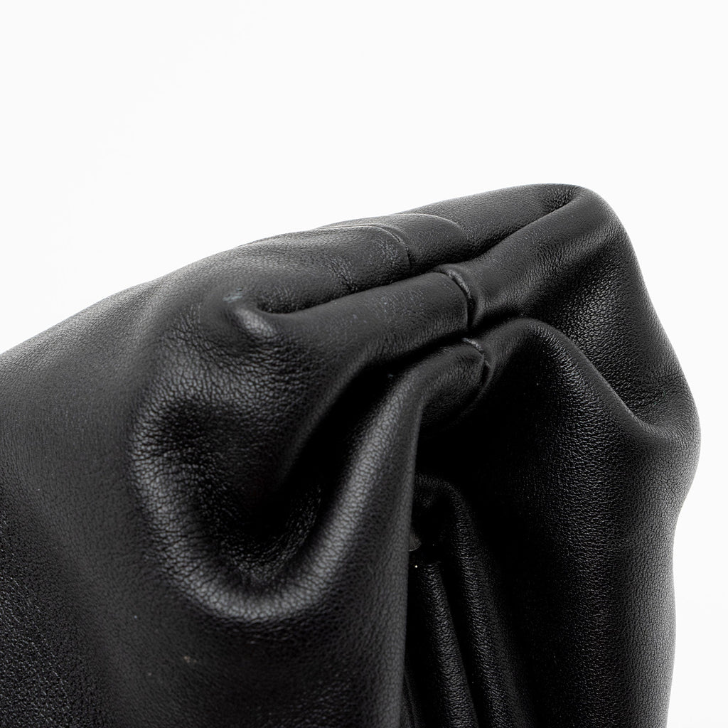 Bottega Veneta Calfskin Mini Pouch (SHF-B5fYeM)