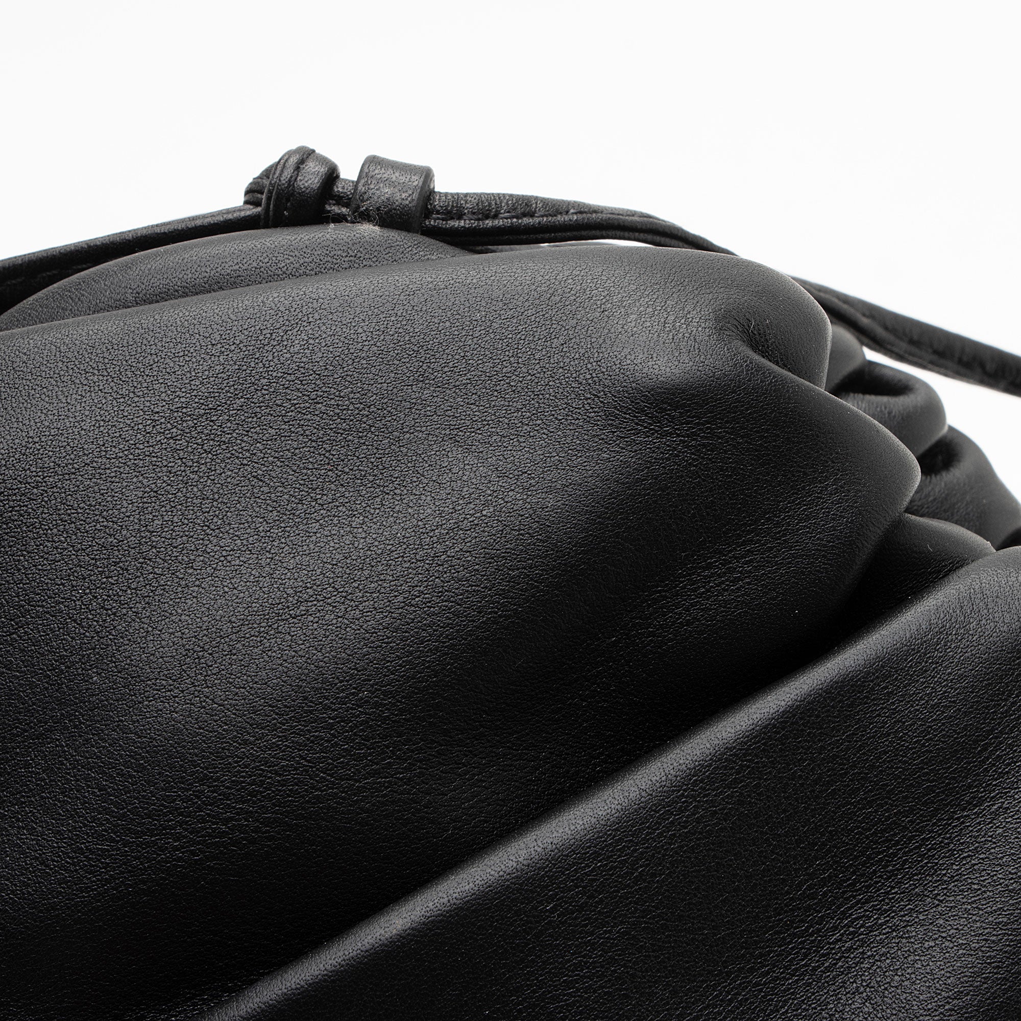 Bottega Veneta Calfskin Mini Pouch (SHF-MYjc4F)