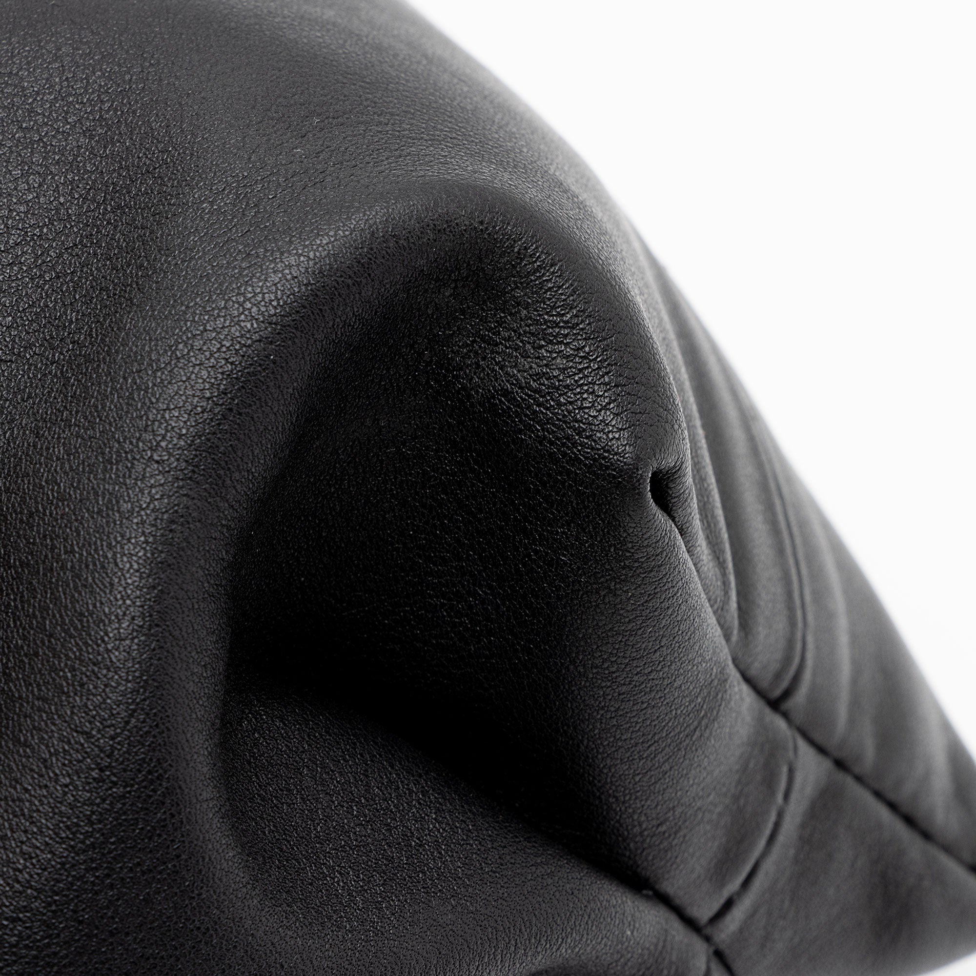 Bottega Veneta Calfskin The Chain Pouch (SHF-6ijP3Y)