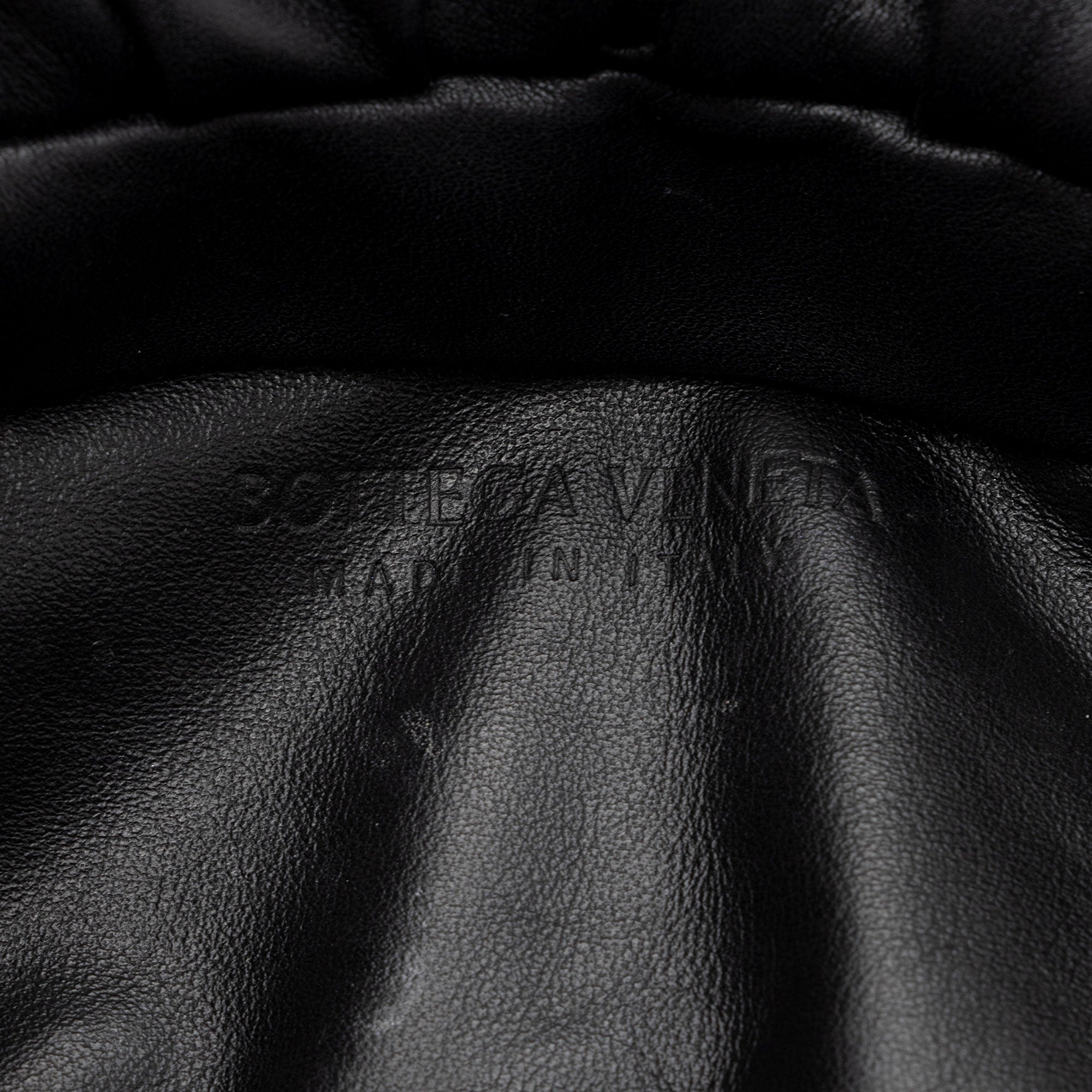 Bottega Veneta Calfskin The Chain Pouch (SHF-6ijP3Y)