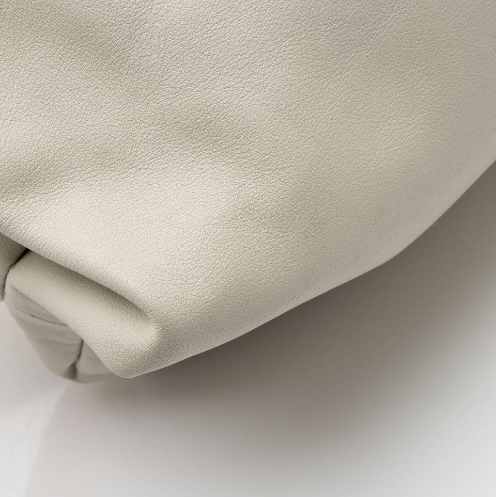 Bottega Veneta Calfskin The Chain Pouch (SHF-WyuHEH)