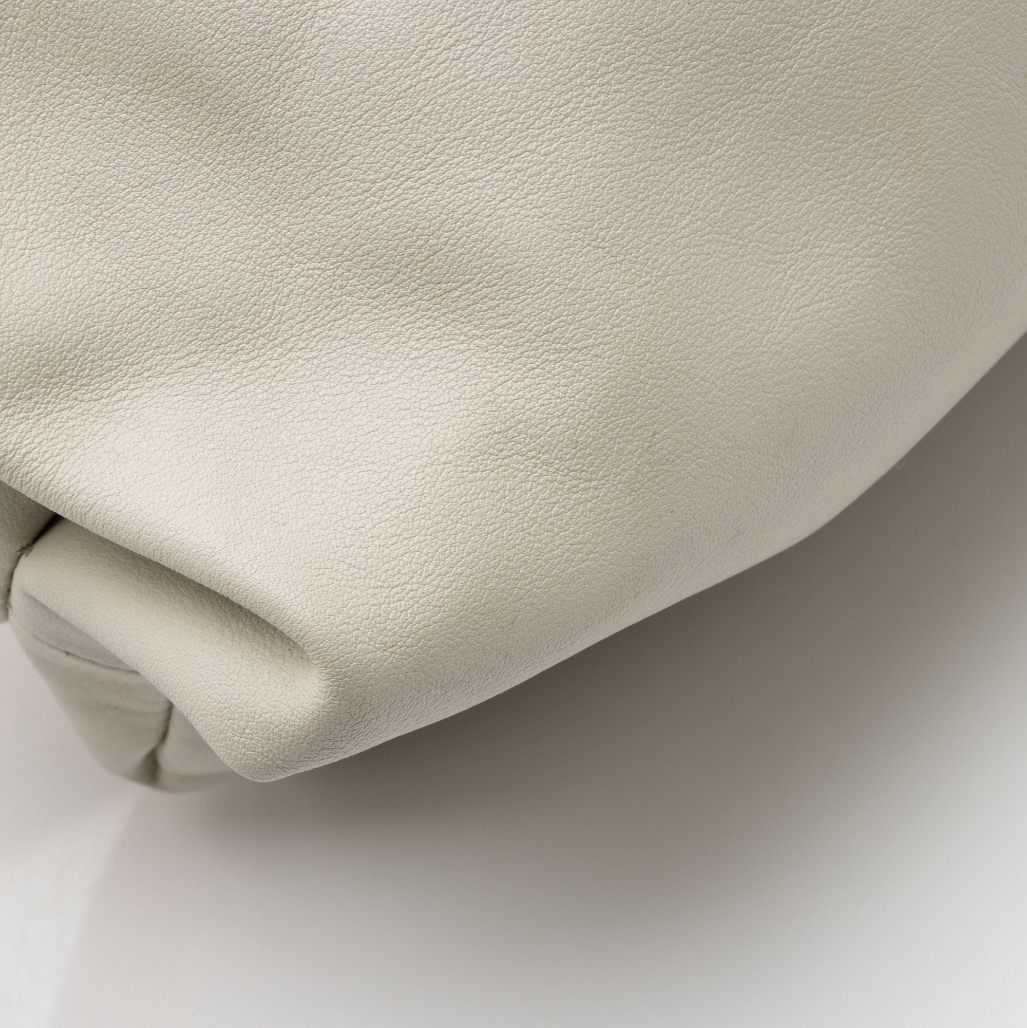Bottega Veneta Calfskin The Chain Pouch (SHF-WyuHEH)