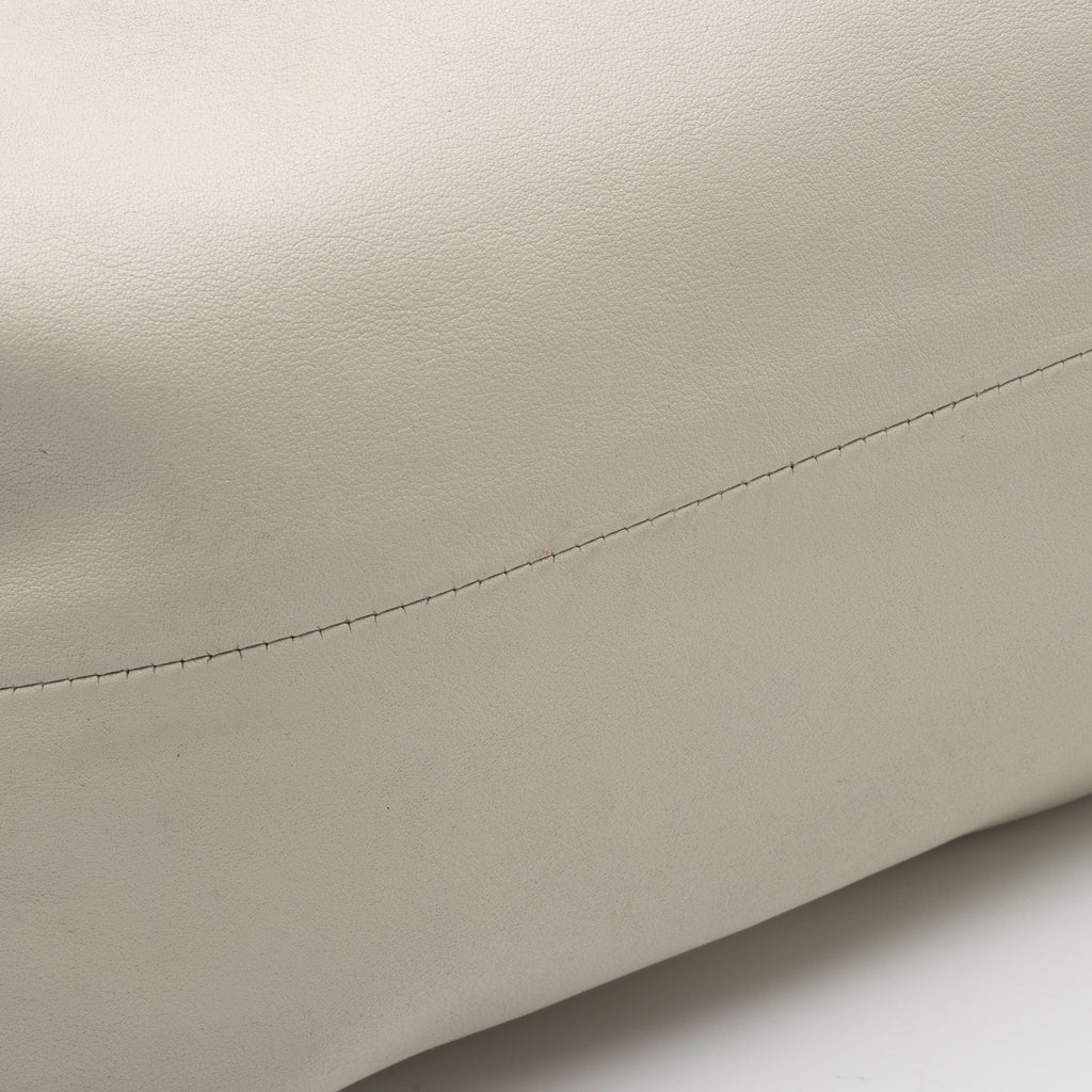 Bottega Veneta Calfskin The Chain Pouch (SHF-WyuHEH)