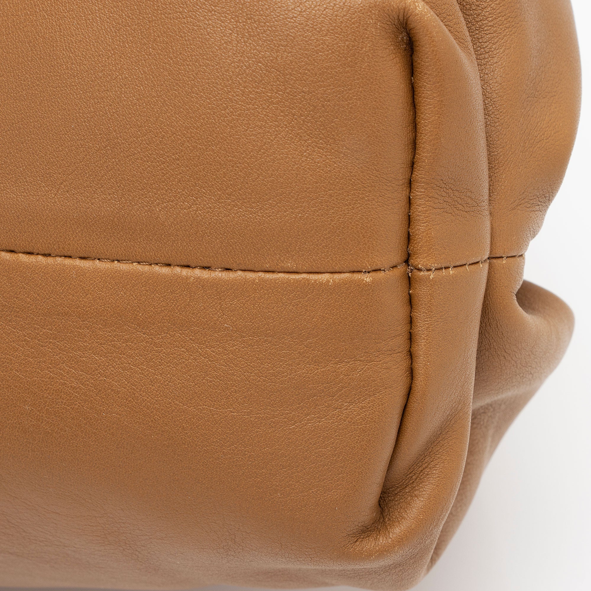 Bottega Veneta Calfskin The Pouch Clutch (SHF-MhxRoc)