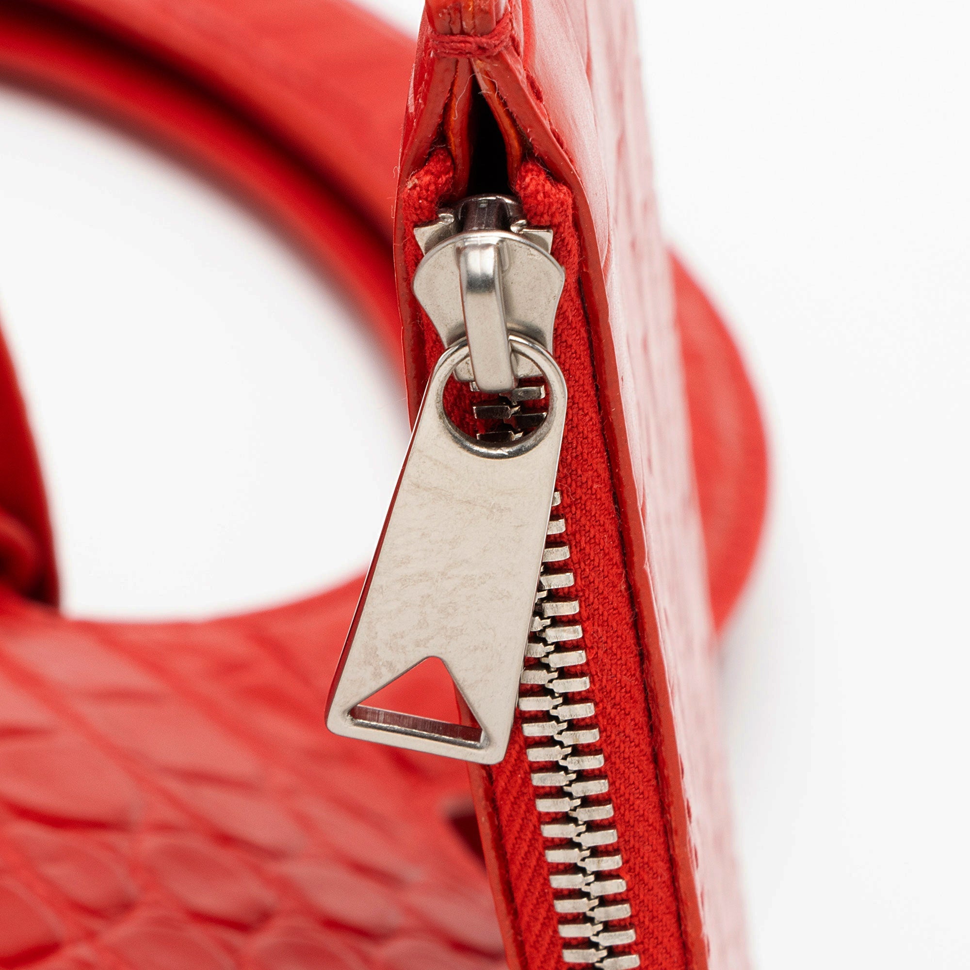 Bottega Veneta Croc Embossed Doll Tote (SHF-CxLKHC)