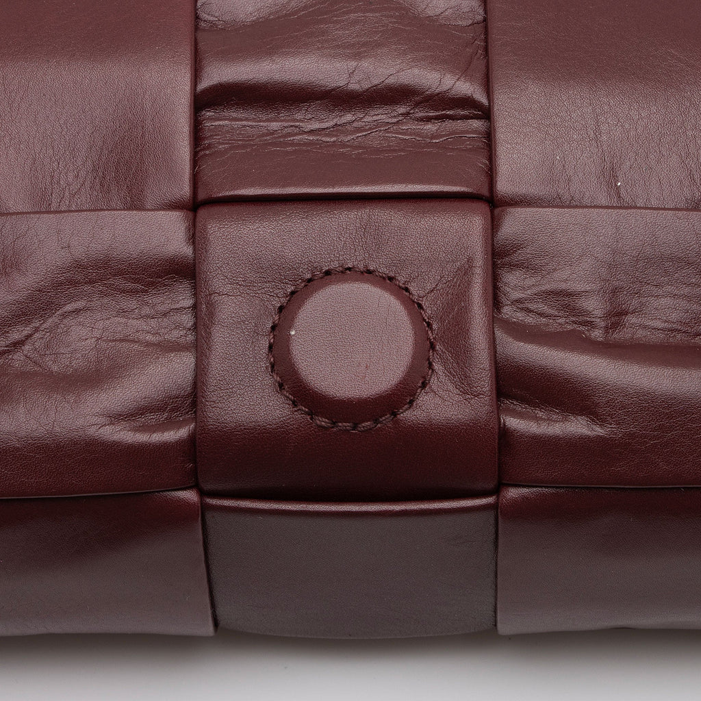 Bottega Veneta Distressed Calfskin Cassette Small Crossbody Bag (SHF-K6GzFo)