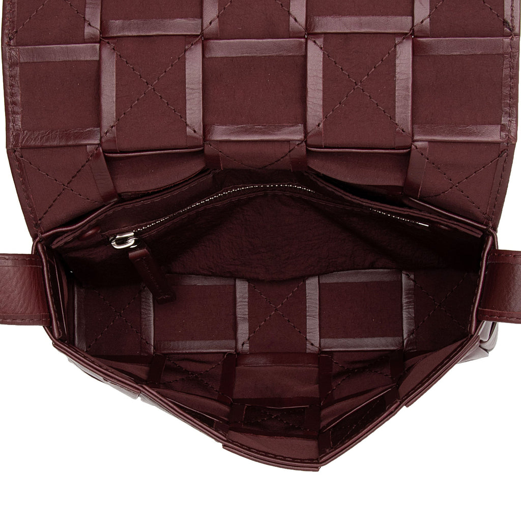 Bottega Veneta Distressed Calfskin Cassette Small Crossbody Bag (SHF-K6GzFo)