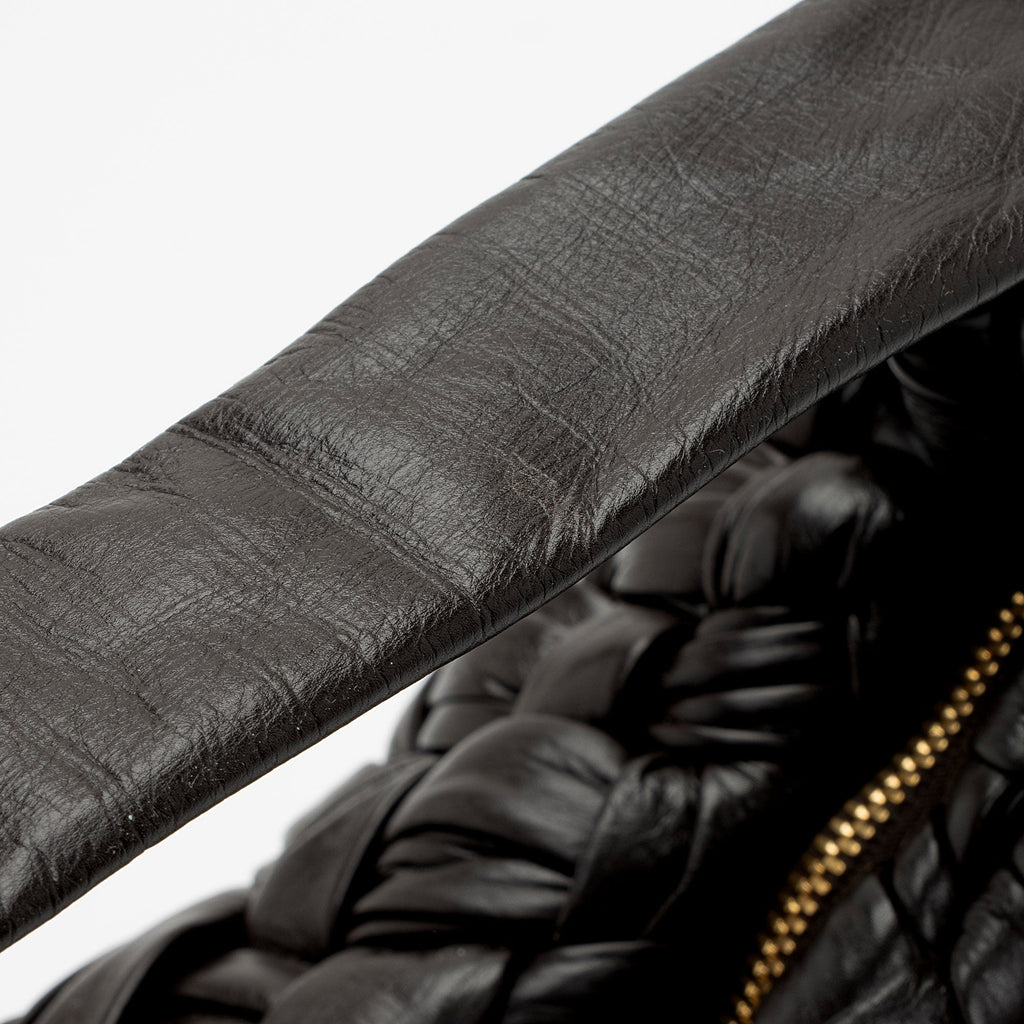Bottega Veneta Foulard Intrecciato Banana Hobo (SHF-Uae3dd)