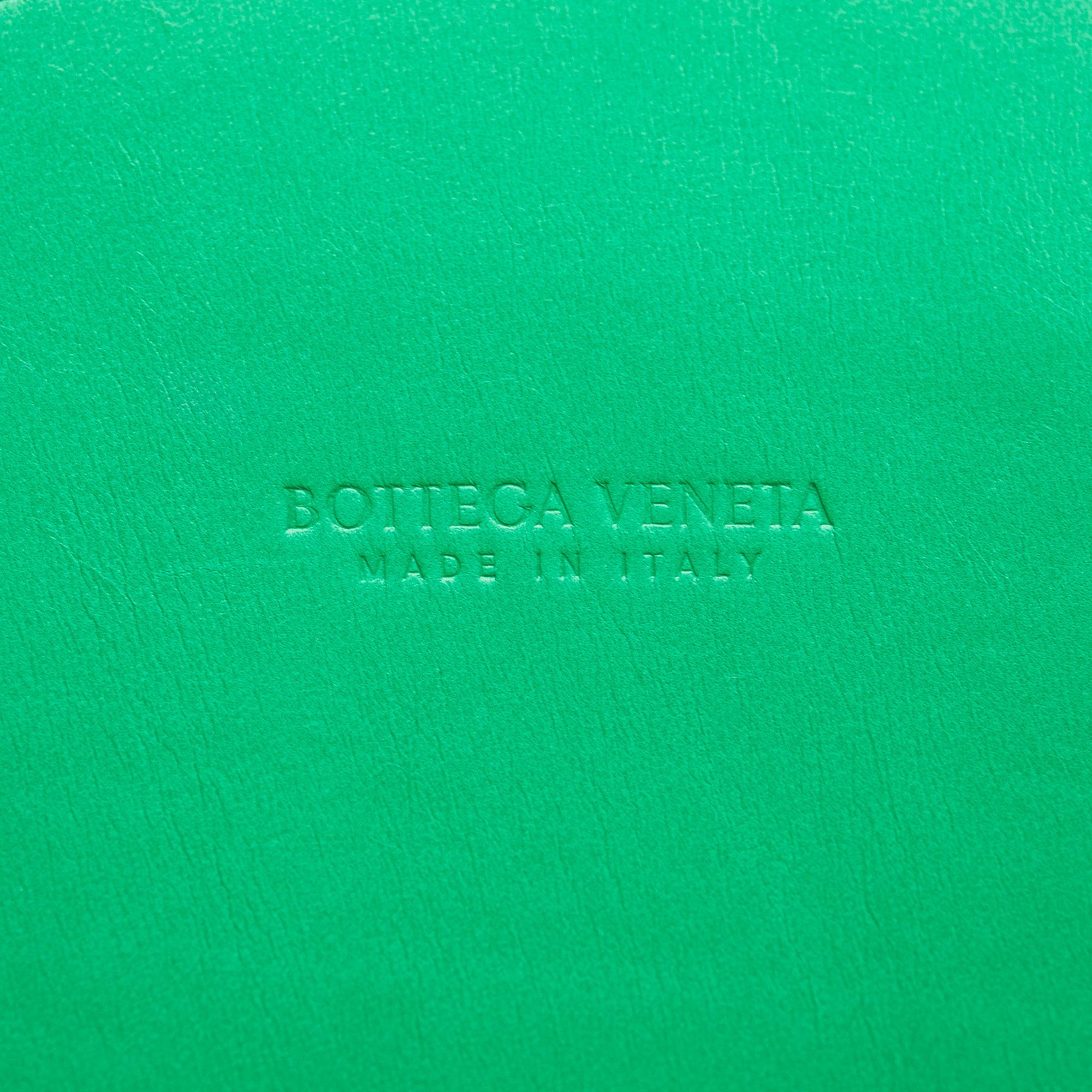 Bottega Veneta Intrecciato Baguette (SHG-DoeiLv)