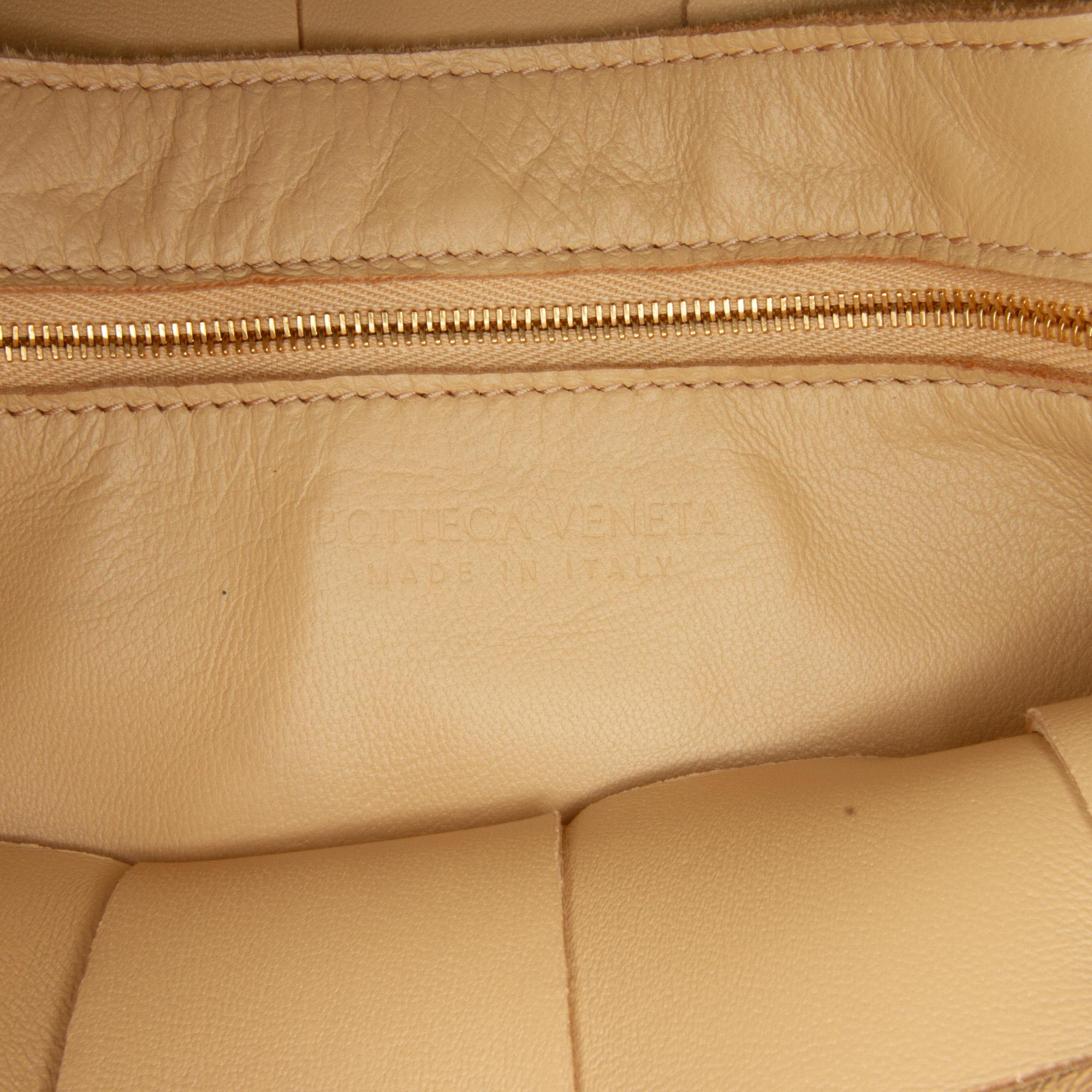Bottega Veneta Intrecciato Cassette Crossbody Bag (SHG-QUNXui)