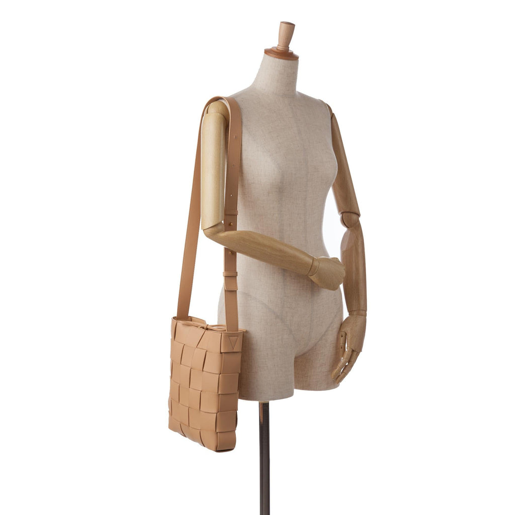 Bottega Veneta Intrecciato Cassette Crossbody Bag (SHG-QUNXui)
