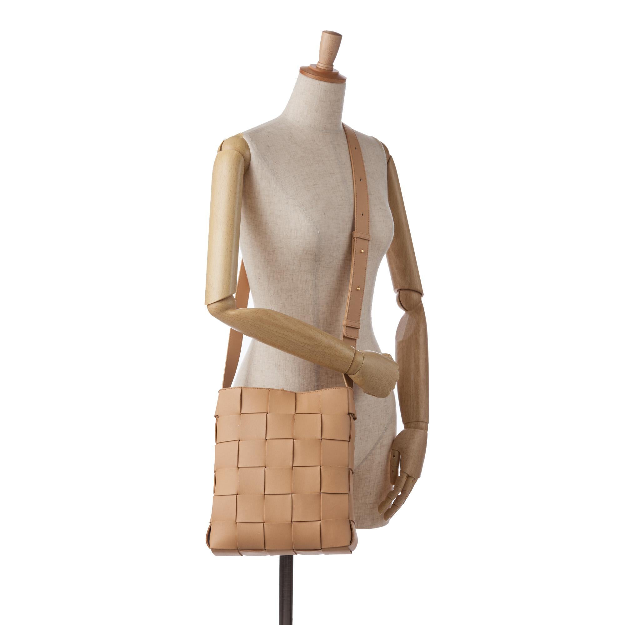 Bottega Veneta Intrecciato Cassette Crossbody Bag (SHG-QUNXui)