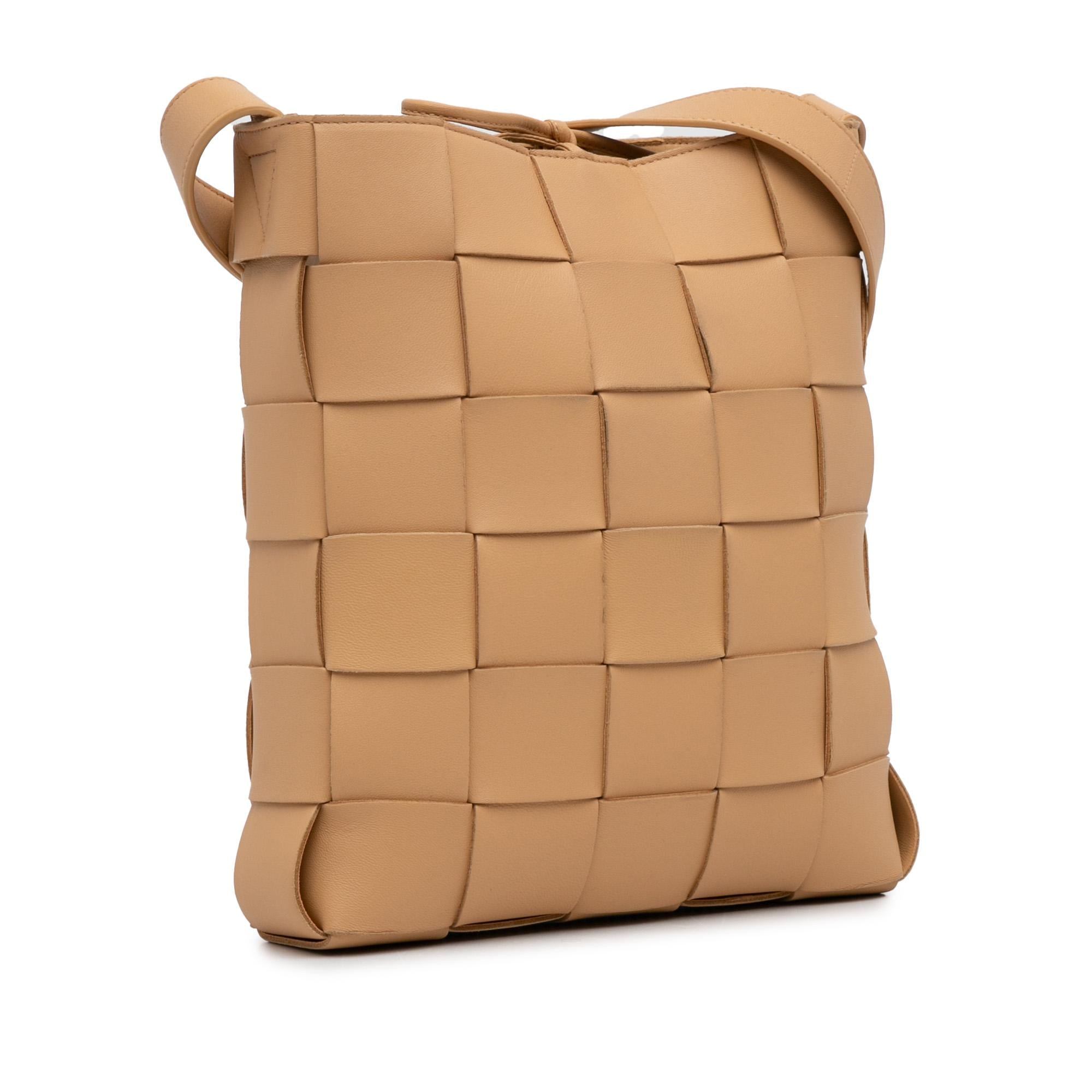 Bottega Veneta Intrecciato Cassette Crossbody Bag (SHG-QUNXui)