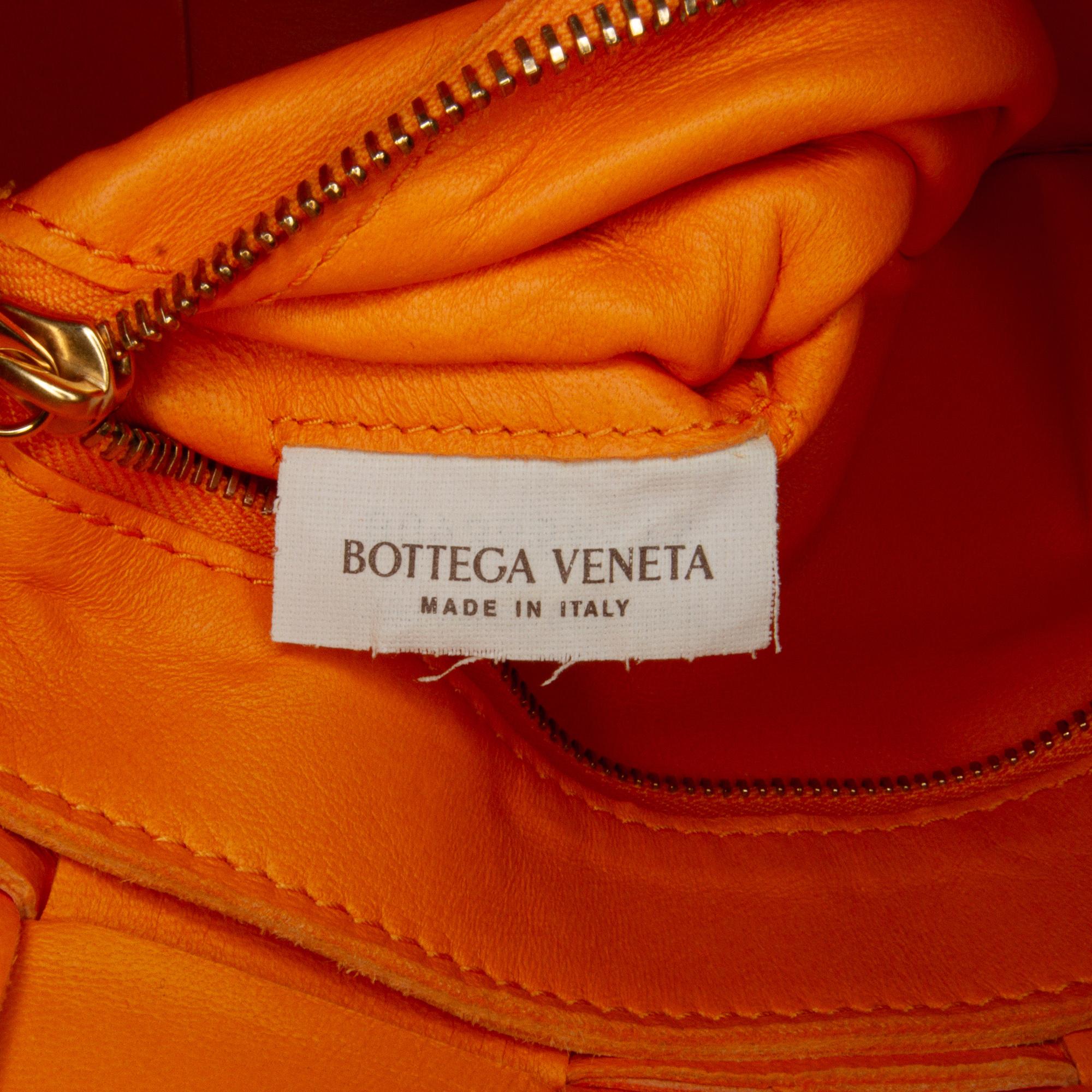 Bottega Veneta Intrecciato Cassette Crossbody (SHG-amYAIV)