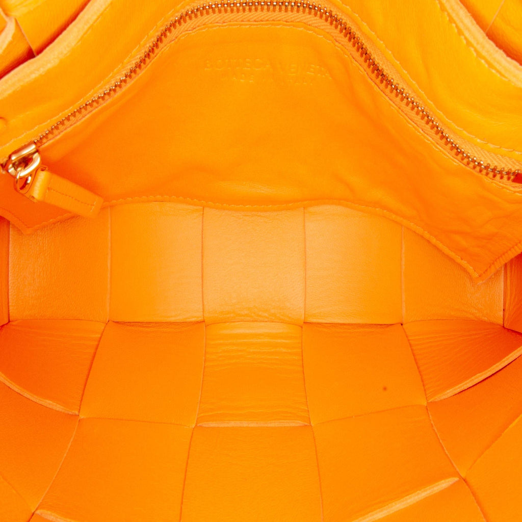 Bottega Veneta Intrecciato Cassette Crossbody (SHG-amYAIV)