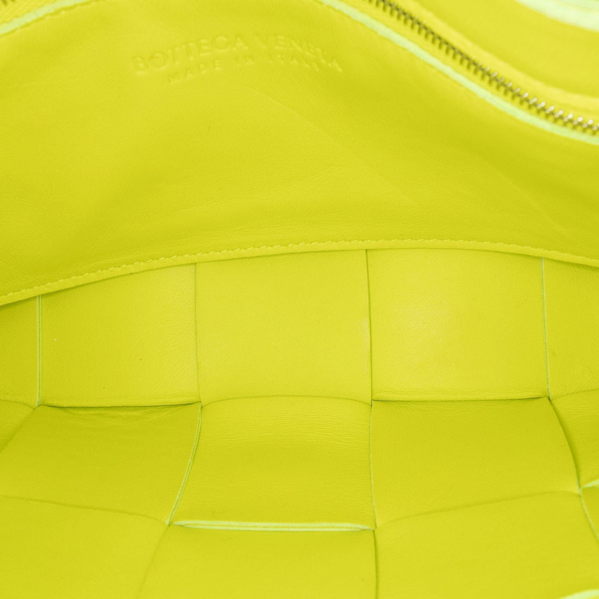 Bottega Veneta Intrecciato Cassette Crossbody (SHG-0qIG2c)