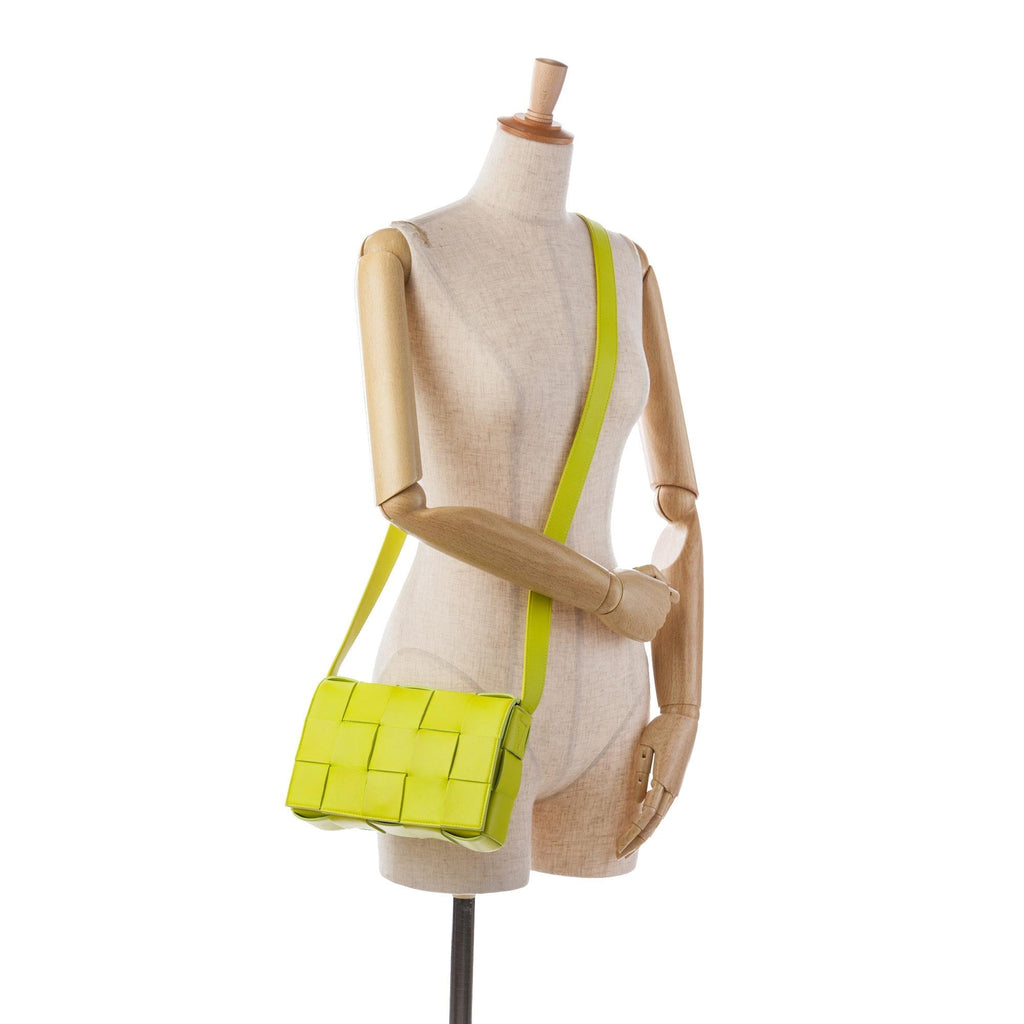 Bottega Veneta Intrecciato Cassette Crossbody (SHG-0qIG2c)