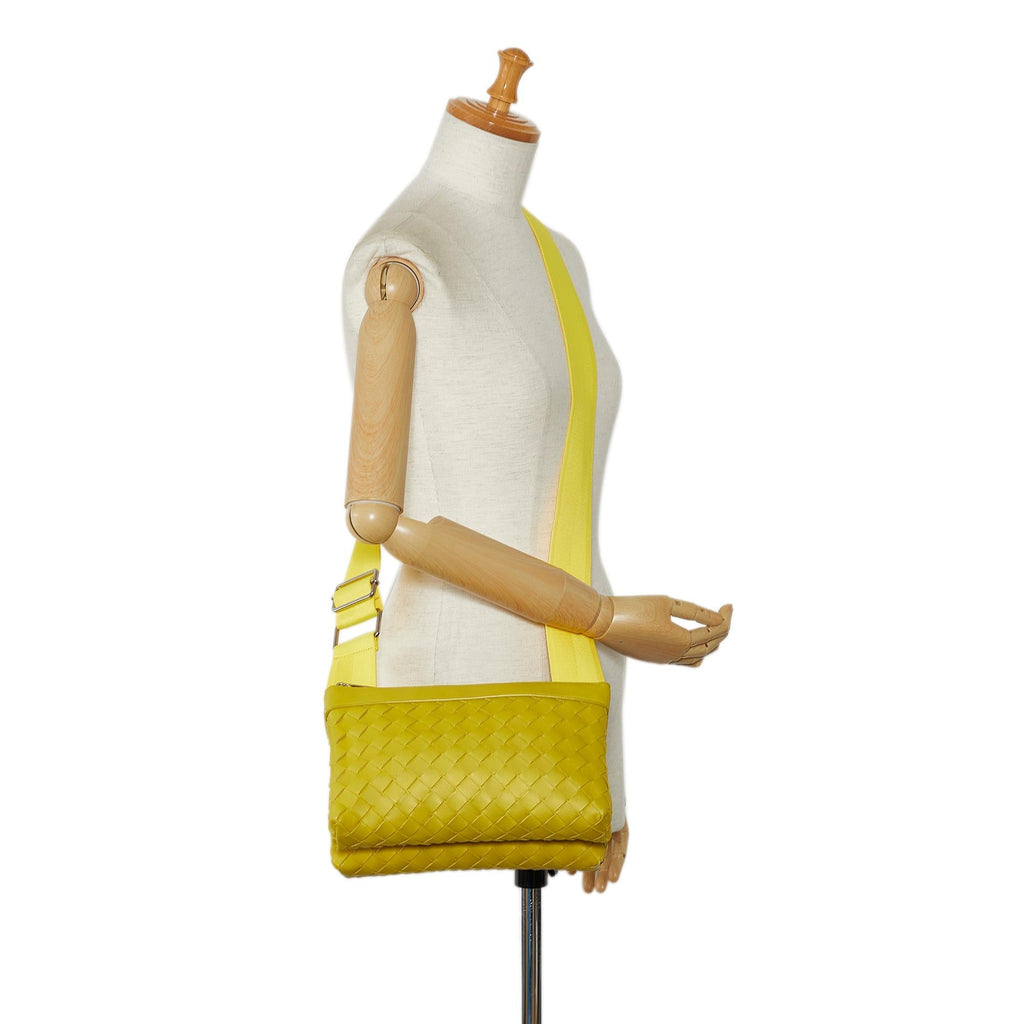 Bottega Veneta Intrecciato Duo Crossbody Bag (SHG-ox308L)