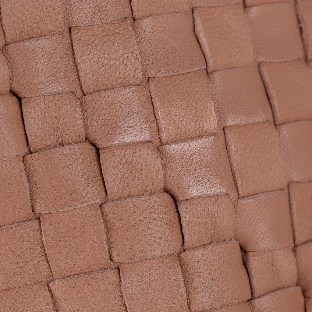 Bottega Veneta Intrecciato Leather Crossbody Bag (SHG-YxKi26)