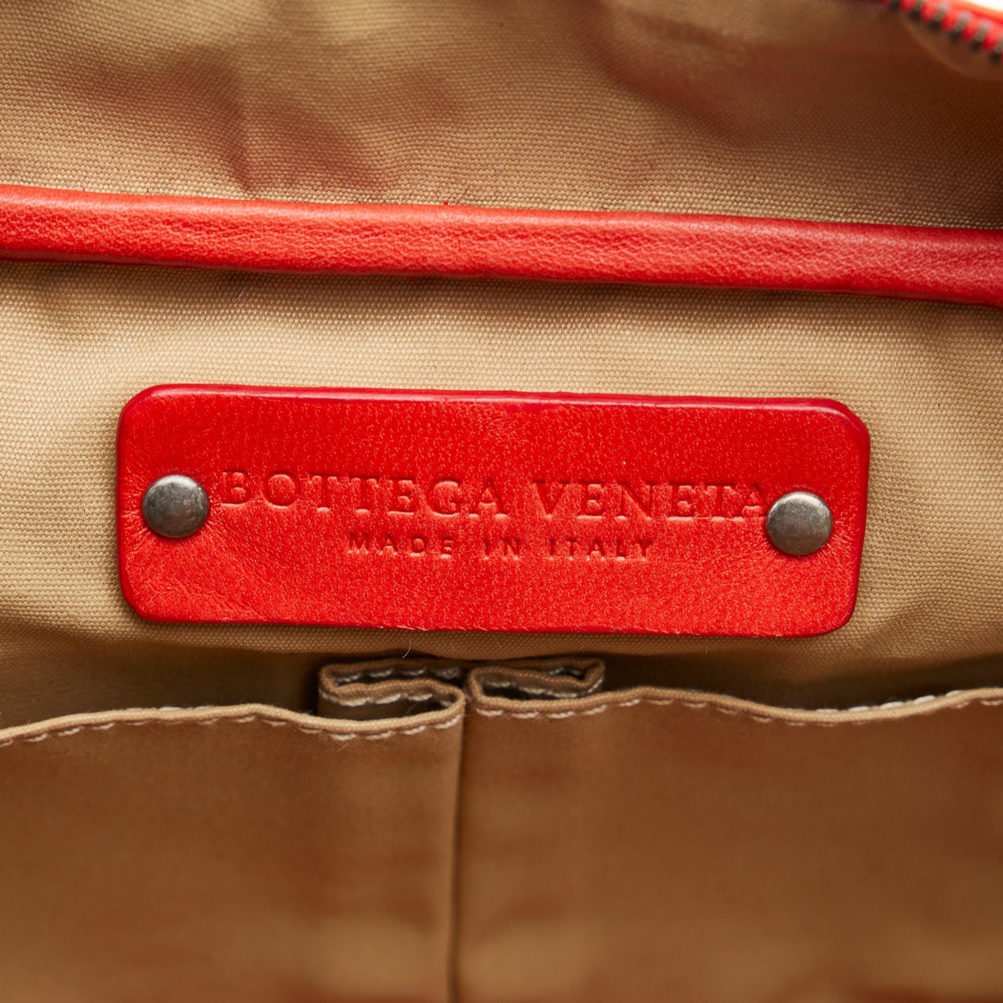 Bottega Veneta Intrecciato Leather Handbag (SHG-zq3CGg)