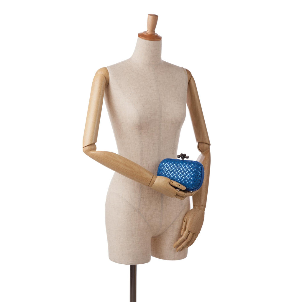 Bottega Veneta Intrecciato Leather Knot Clutch (SHG-EMGJnc)