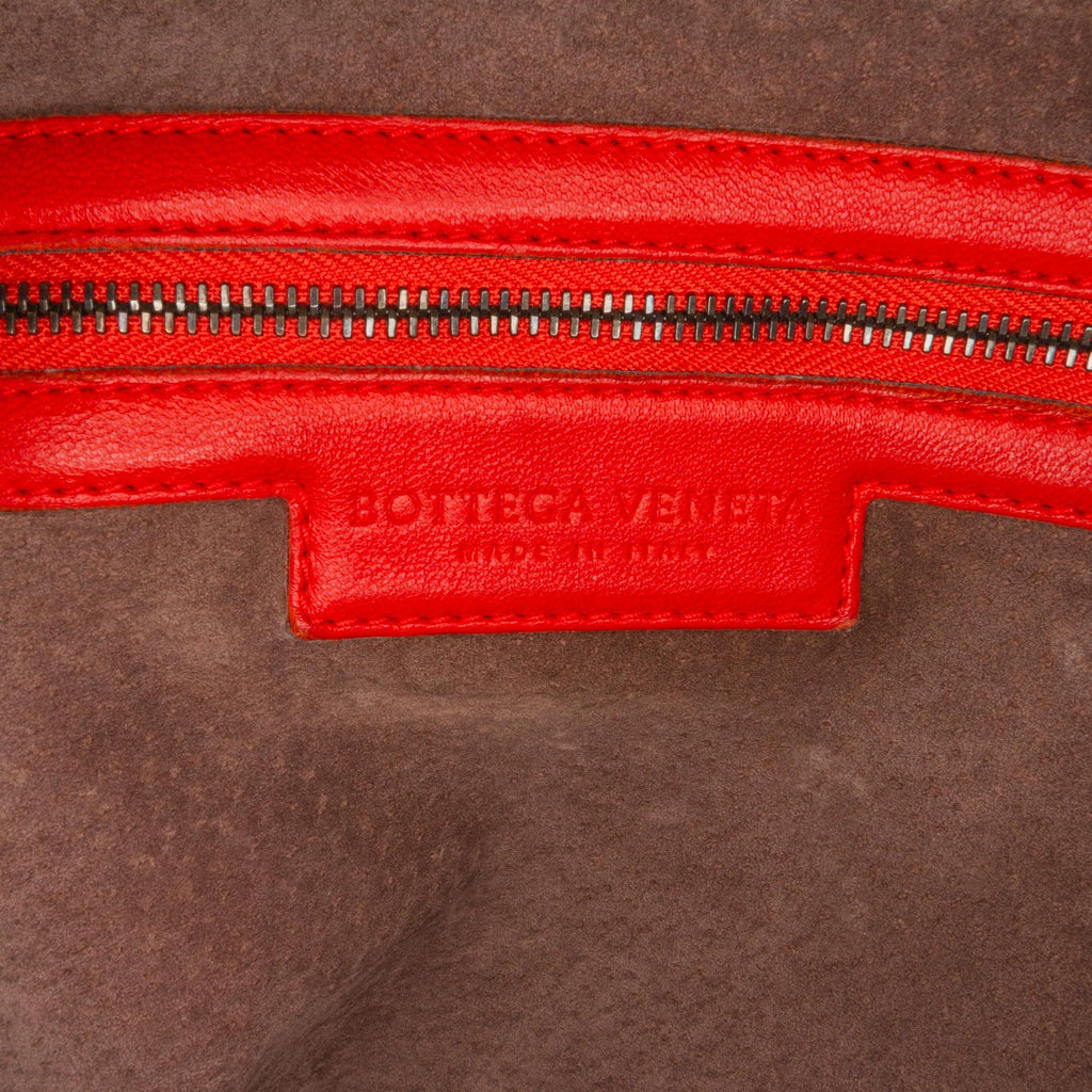 Bottega Veneta Intrecciato Maxi Convertible Tote (SHG-BygT86)