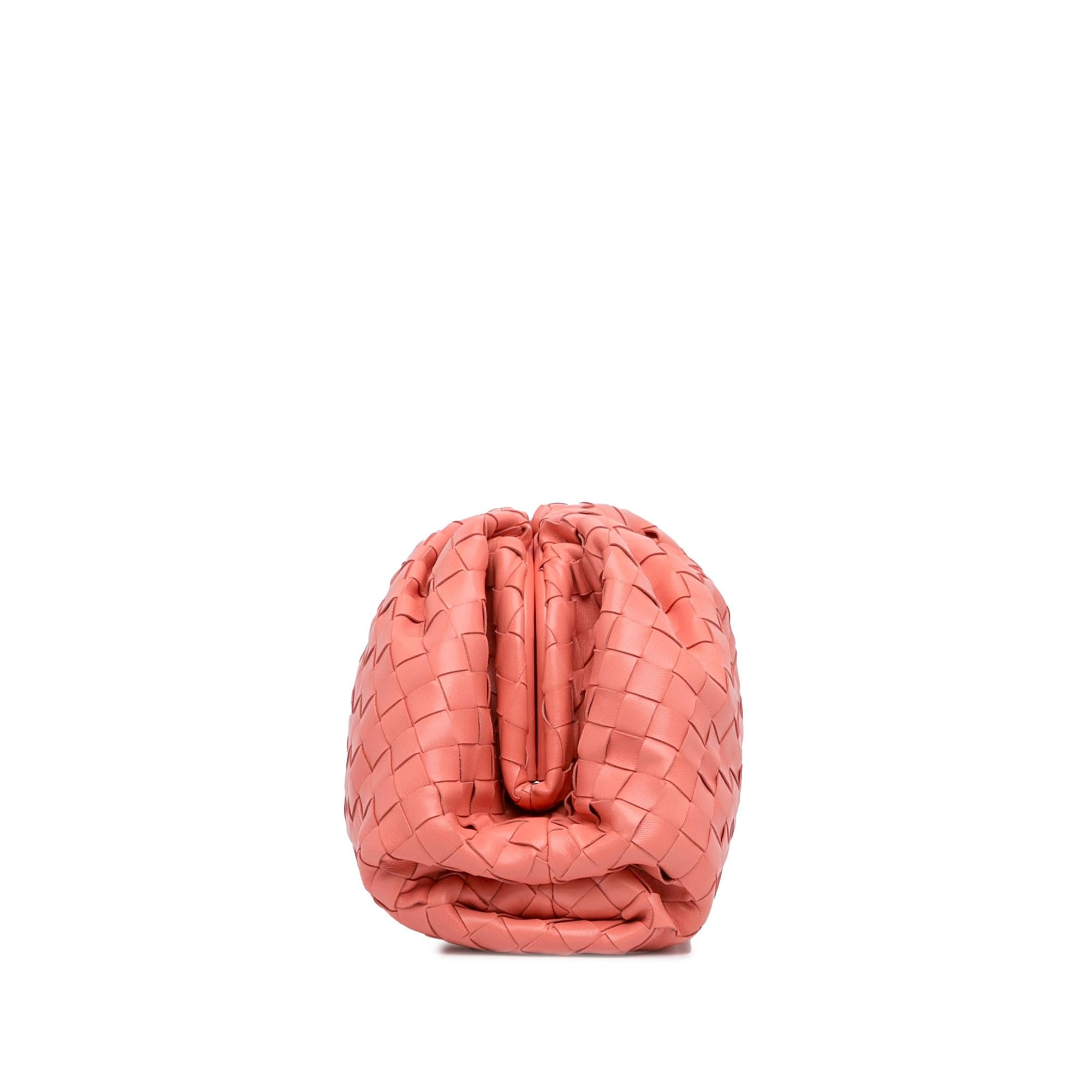 Bottega Veneta Intrecciato Maxi The Pouch (SHG-yVEbci)