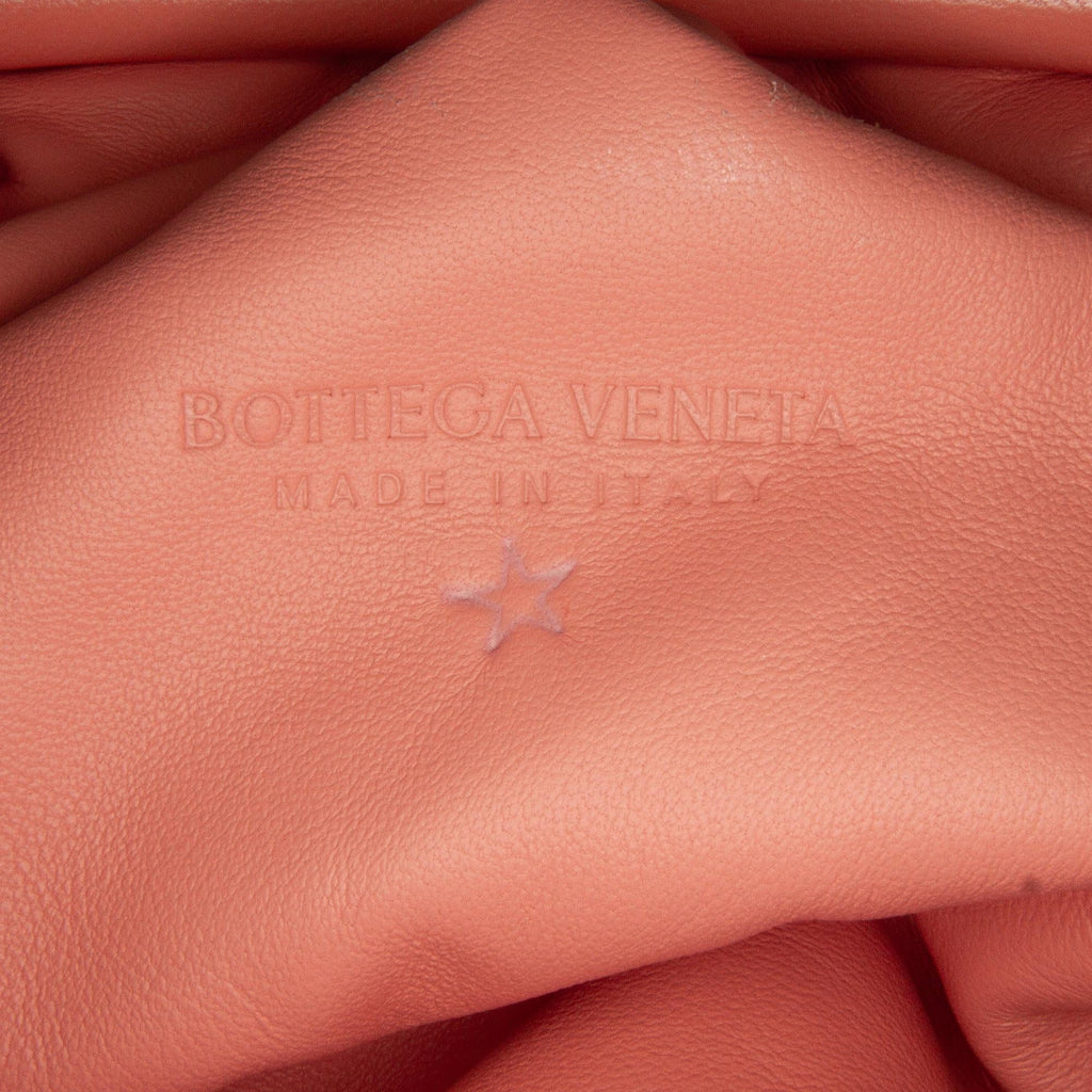 Bottega Veneta Intrecciato Maxi The Pouch (SHG-yVEbci)