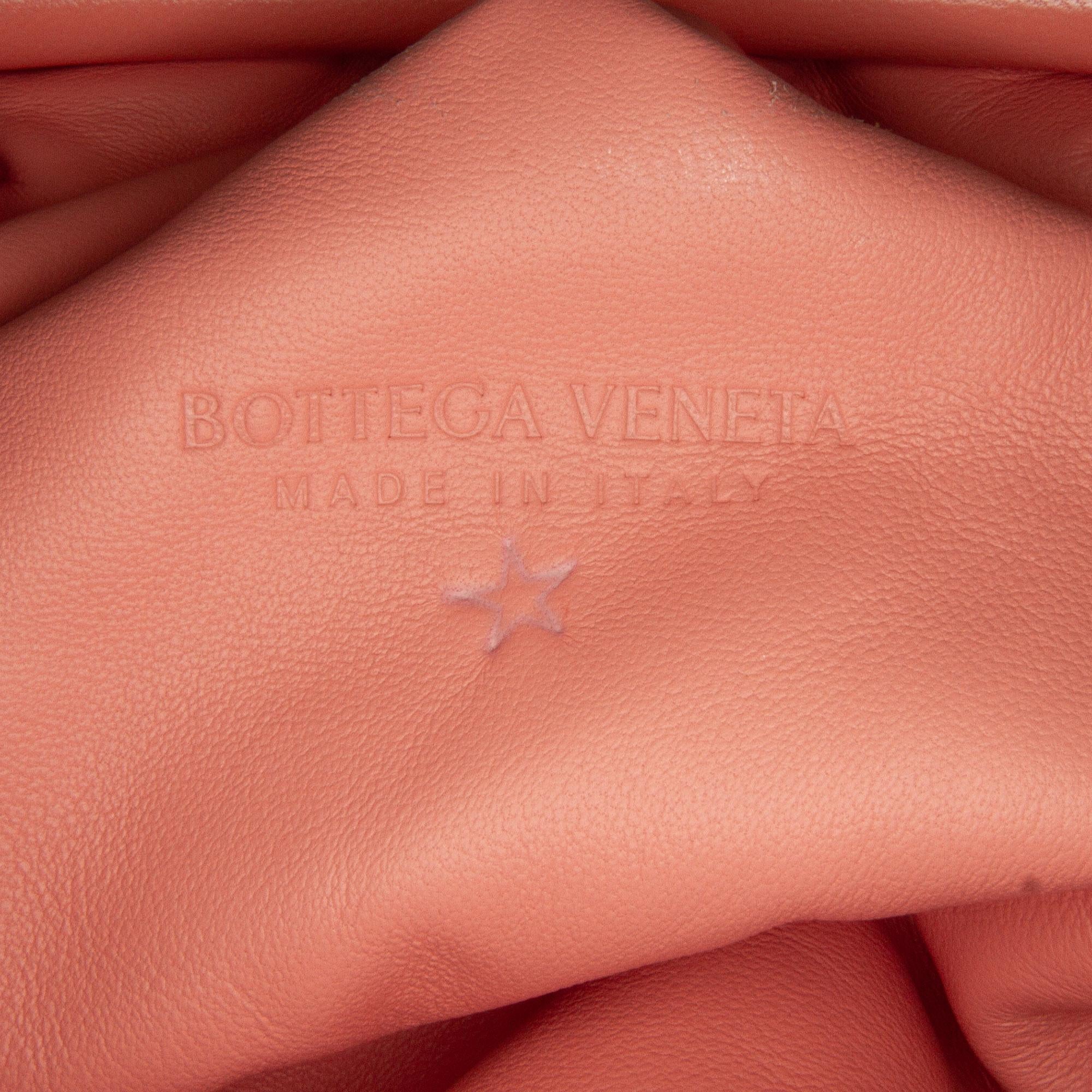 Bottega Veneta Intrecciato Maxi The Pouch (SHG-yVEbci)
