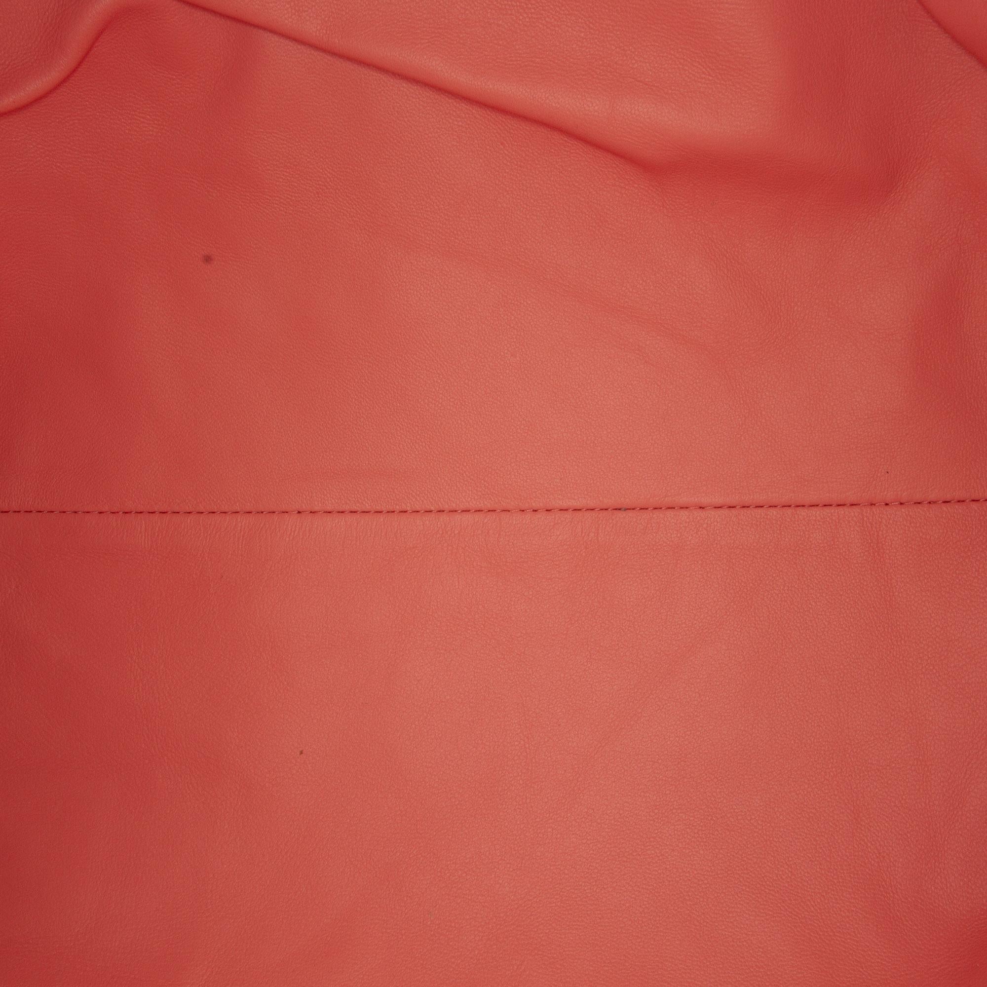 Bottega Veneta Intrecciato Maxi The Pouch (SHG-yVEbci)