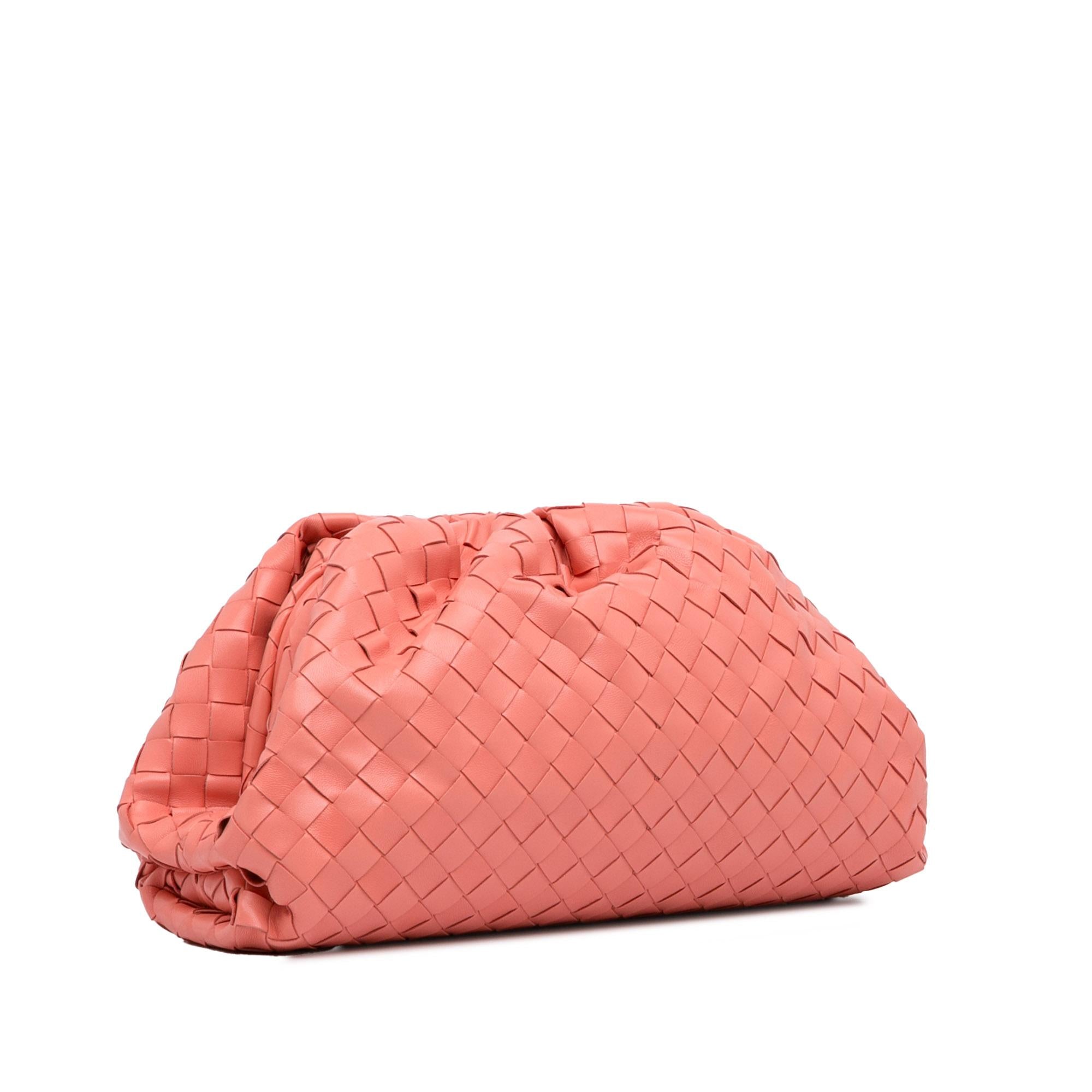 Bottega Veneta Intrecciato Maxi The Pouch (SHG-yVEbci)