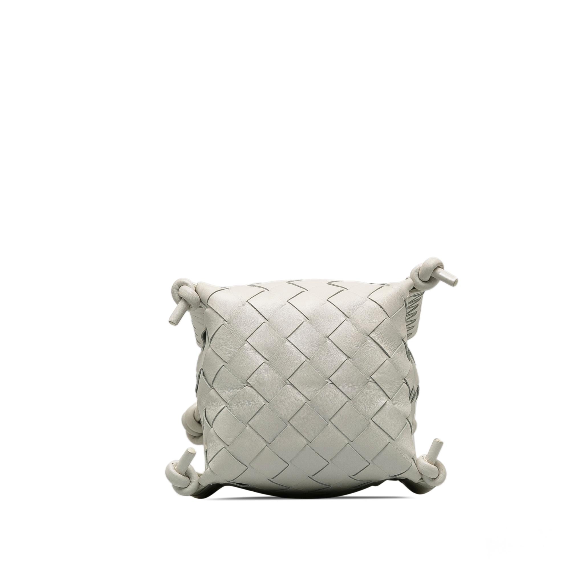 Bottega Veneta Intrecciato Mini Knot Bucket Bag (SHG-0GOSAm)