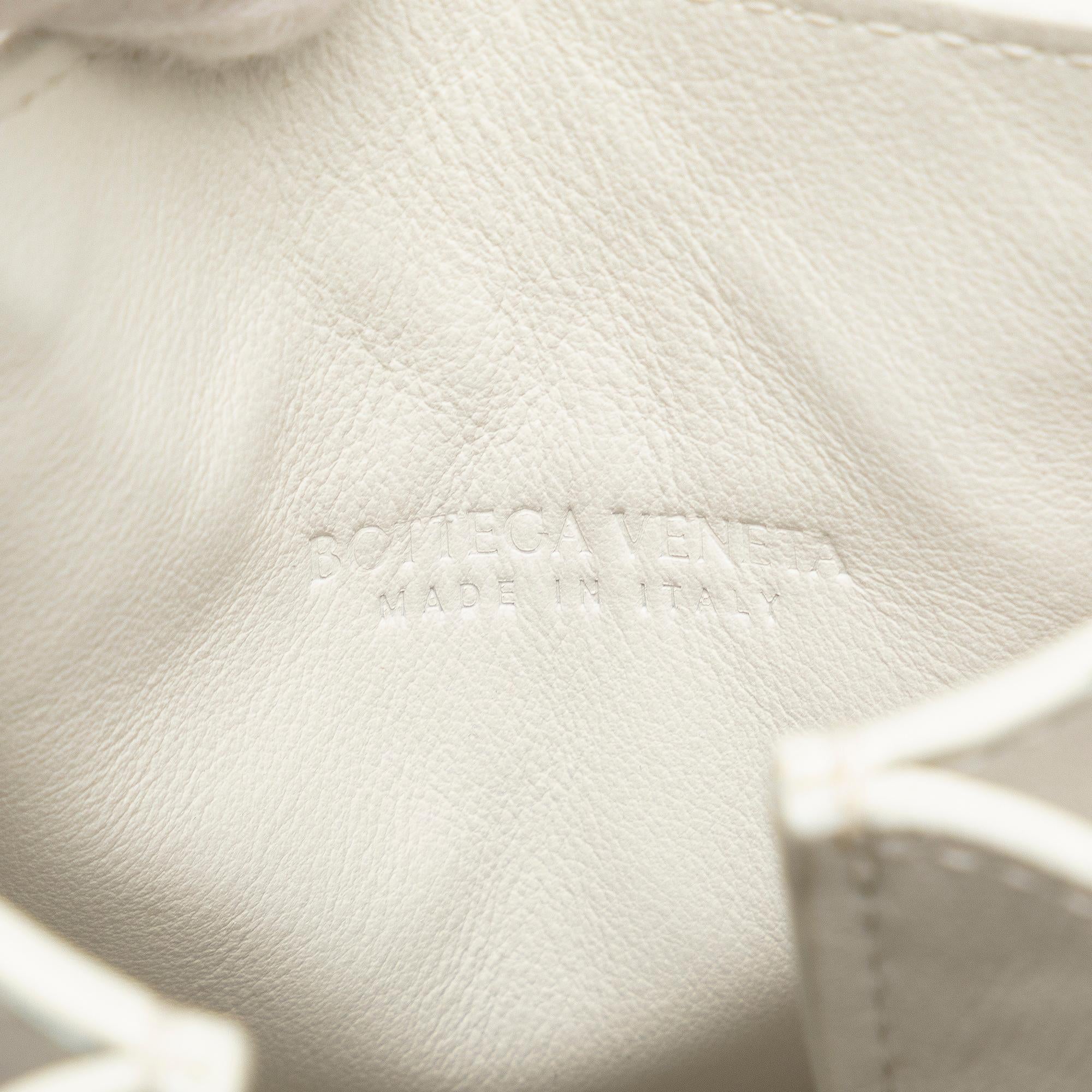 Bottega Veneta Intrecciato Mini Knot Bucket Bag (SHG-0GOSAm)