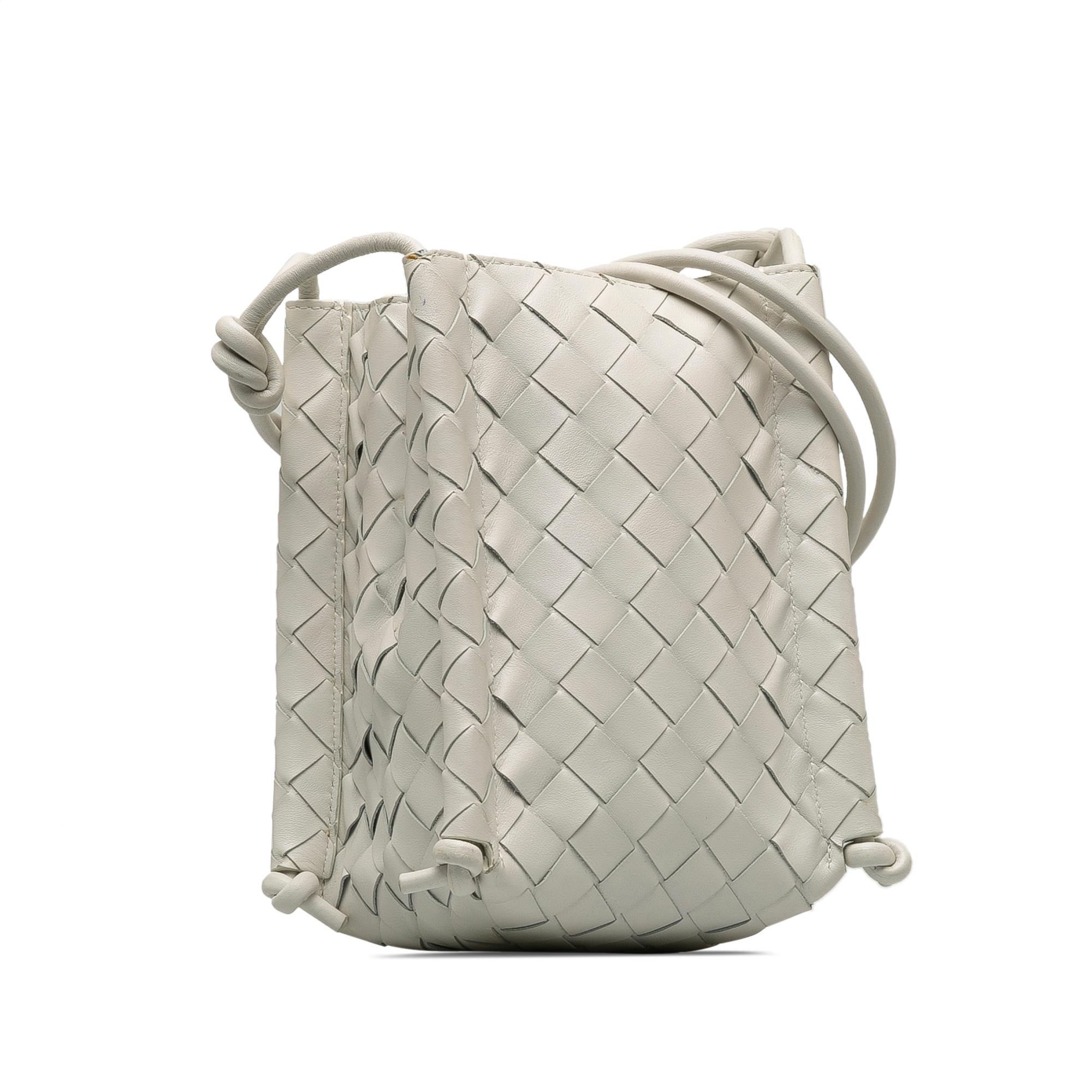 Bottega Veneta Intrecciato Mini Knot Bucket Bag (SHG-0GOSAm)