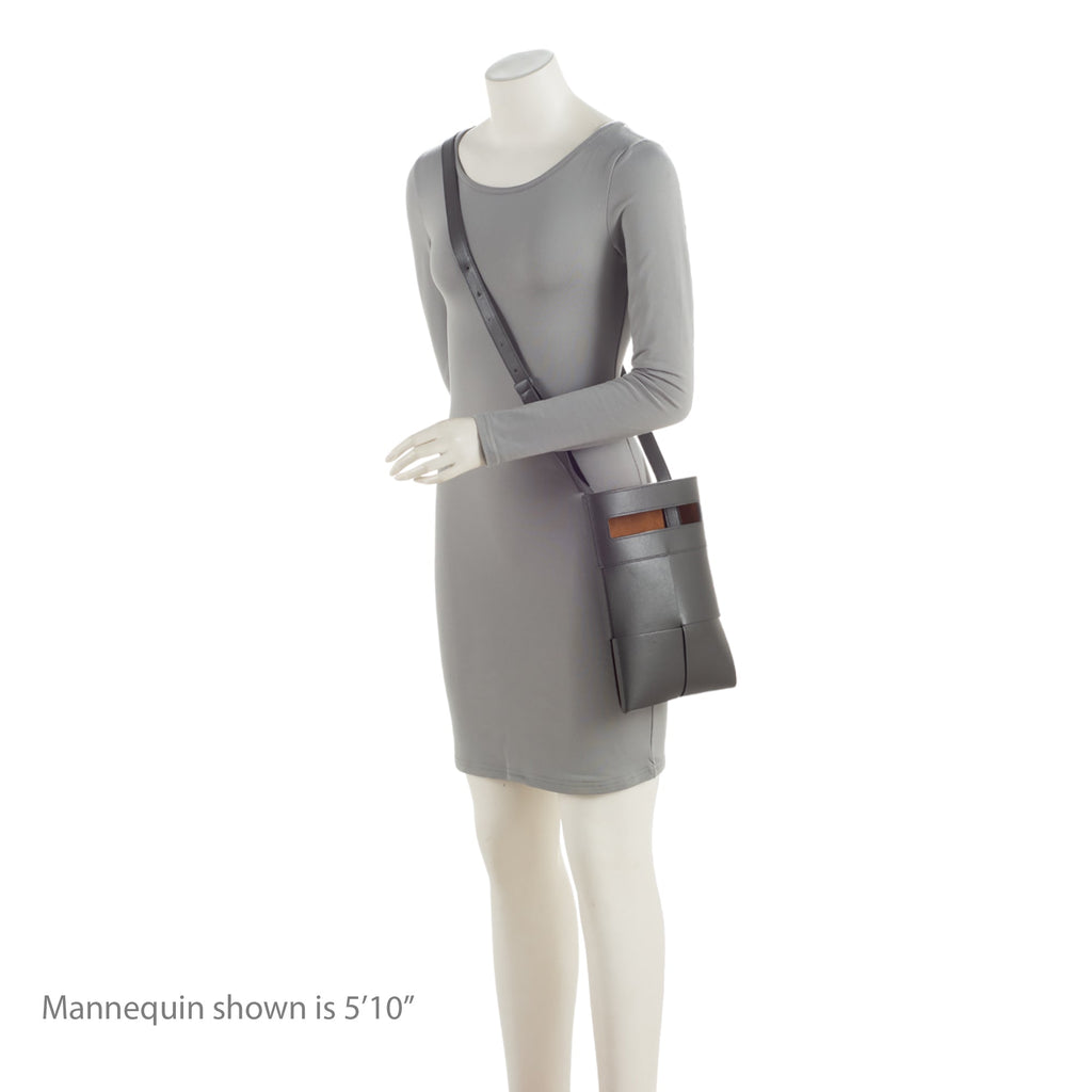 Bottega Veneta Maxi Intrecciato Nappa Crossbody Bag (SHF-MUPZeC)