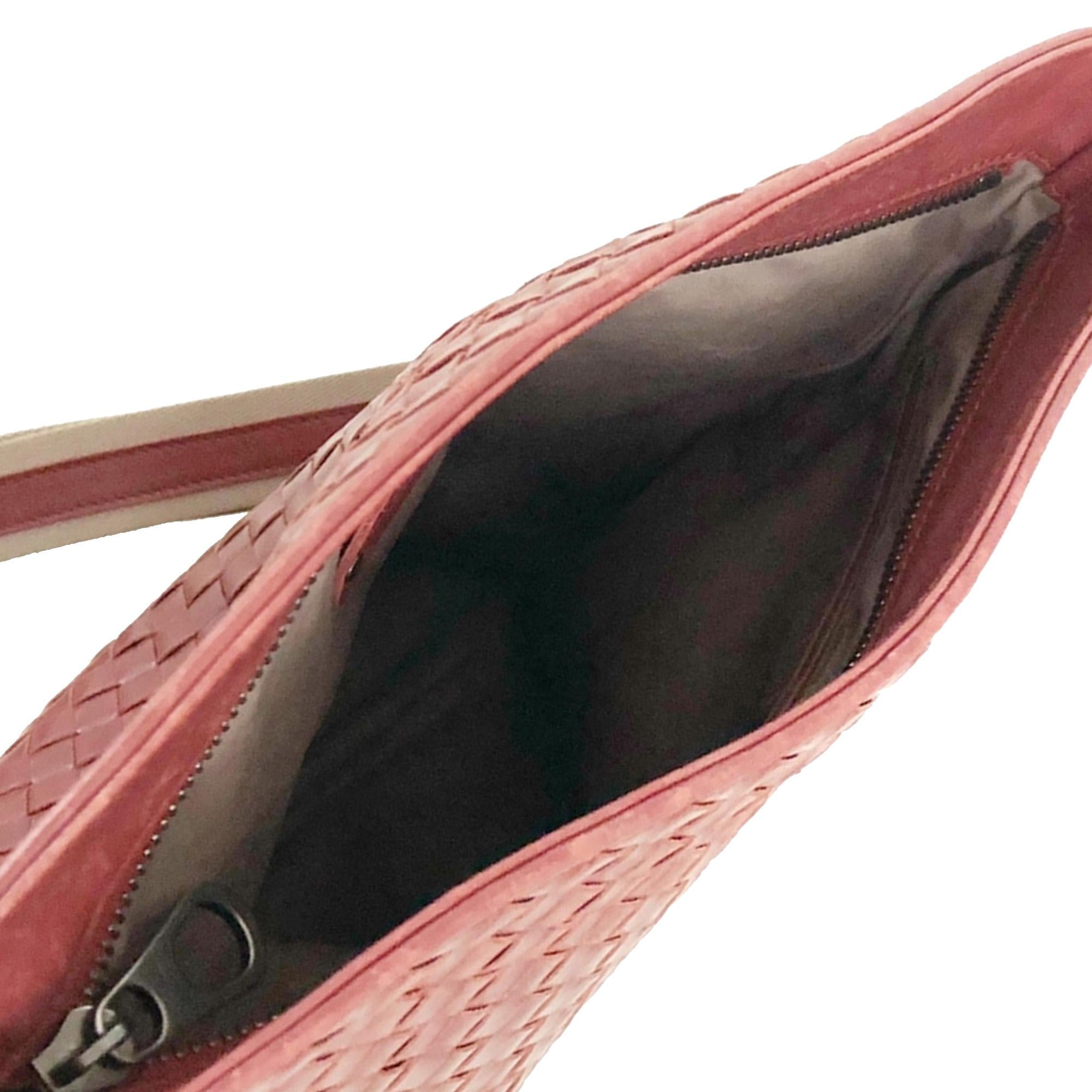 Bottega Veneta Intrecciato Nappa Flat Messenger Bag (SHG-EKQcMx)