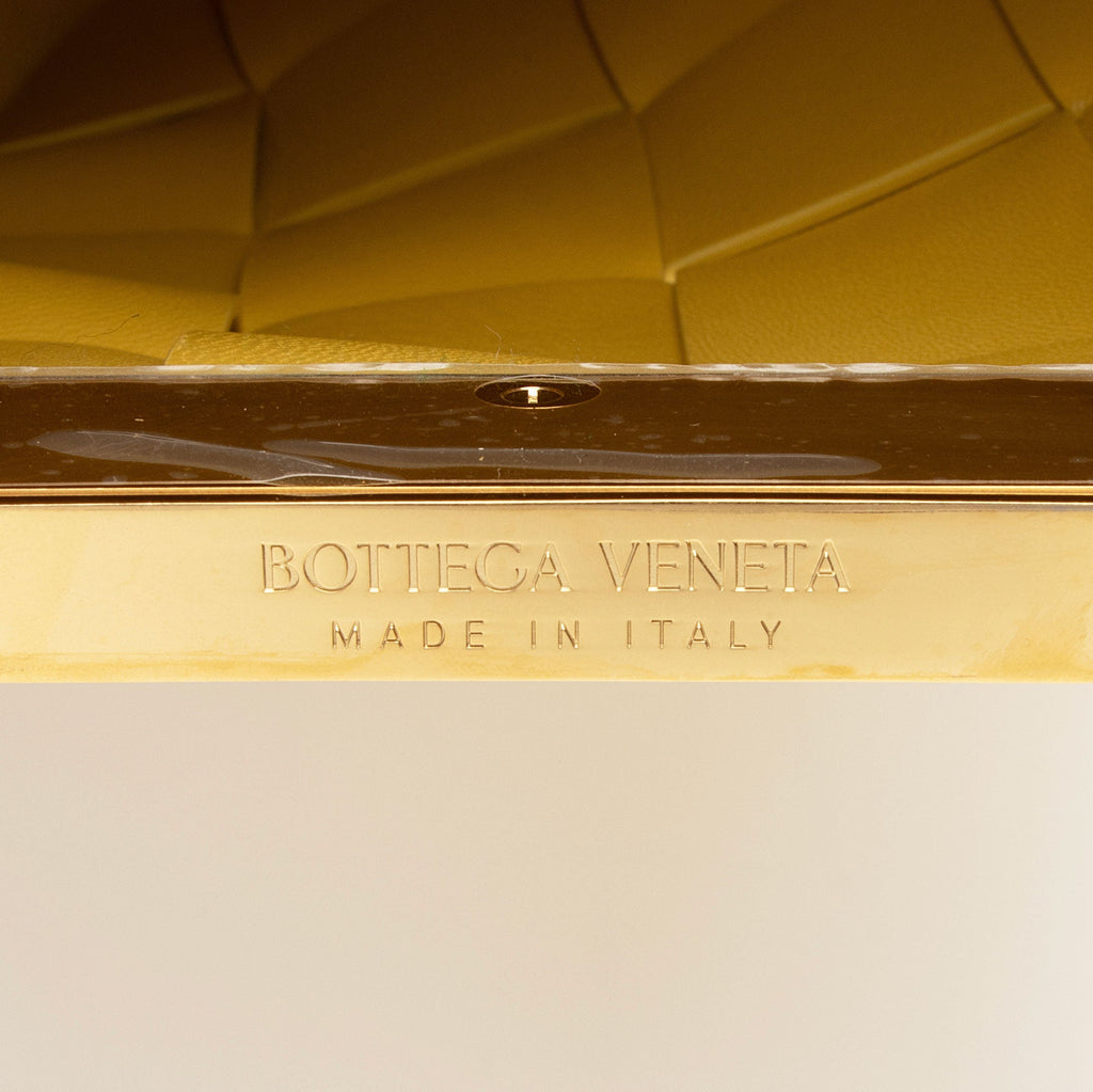 Bottega Veneta Intrecciato Nappa The Snap Clutch (SHF-tIcxsA)