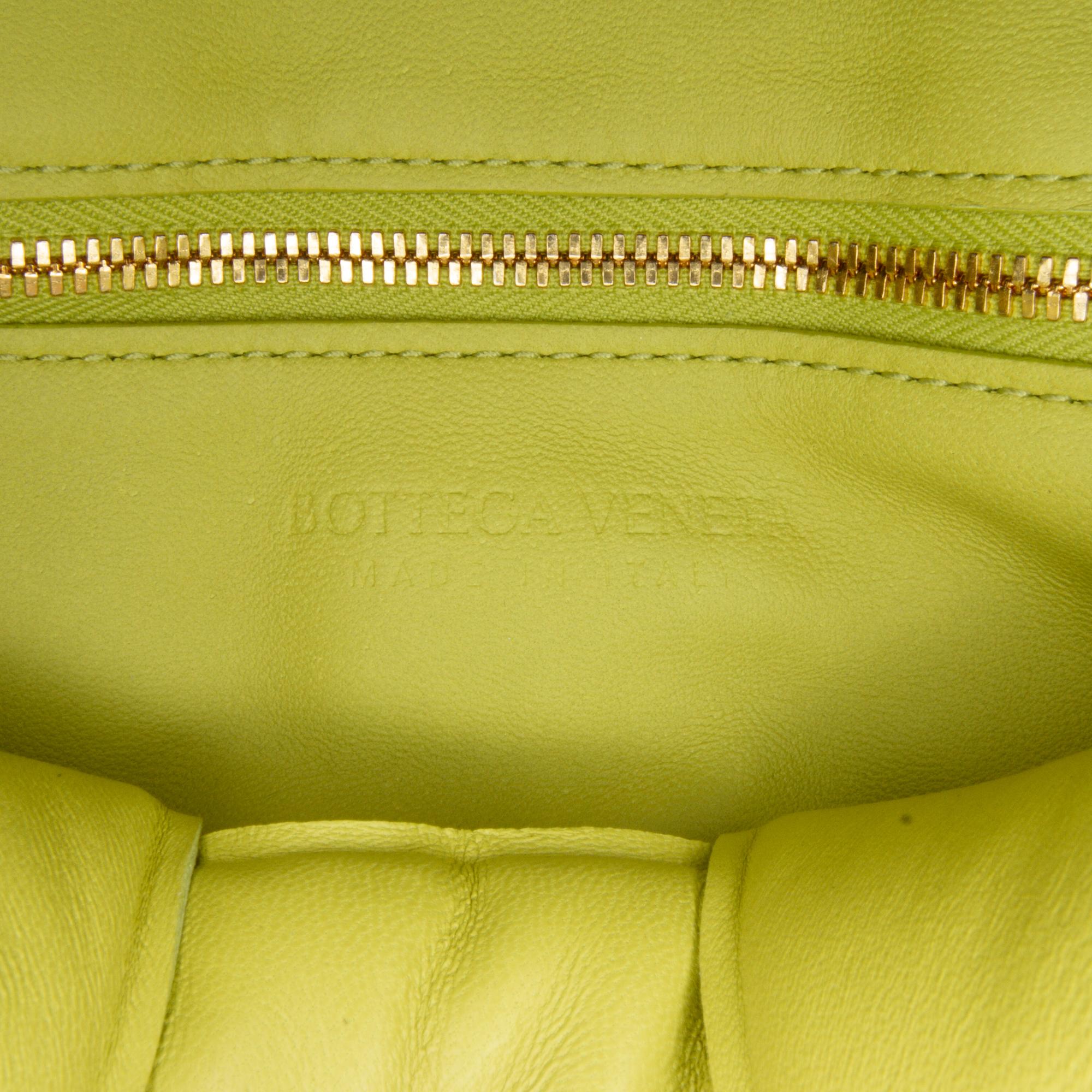Bottega Veneta Intrecciato Padded Cassette (SHG-0chUQ7)