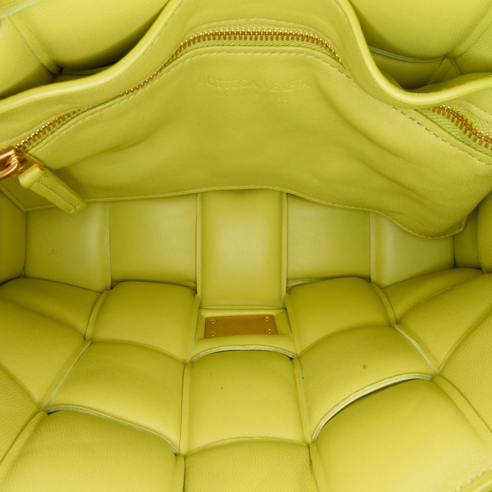 Bottega Veneta Intrecciato Padded Cassette (SHG-0chUQ7)