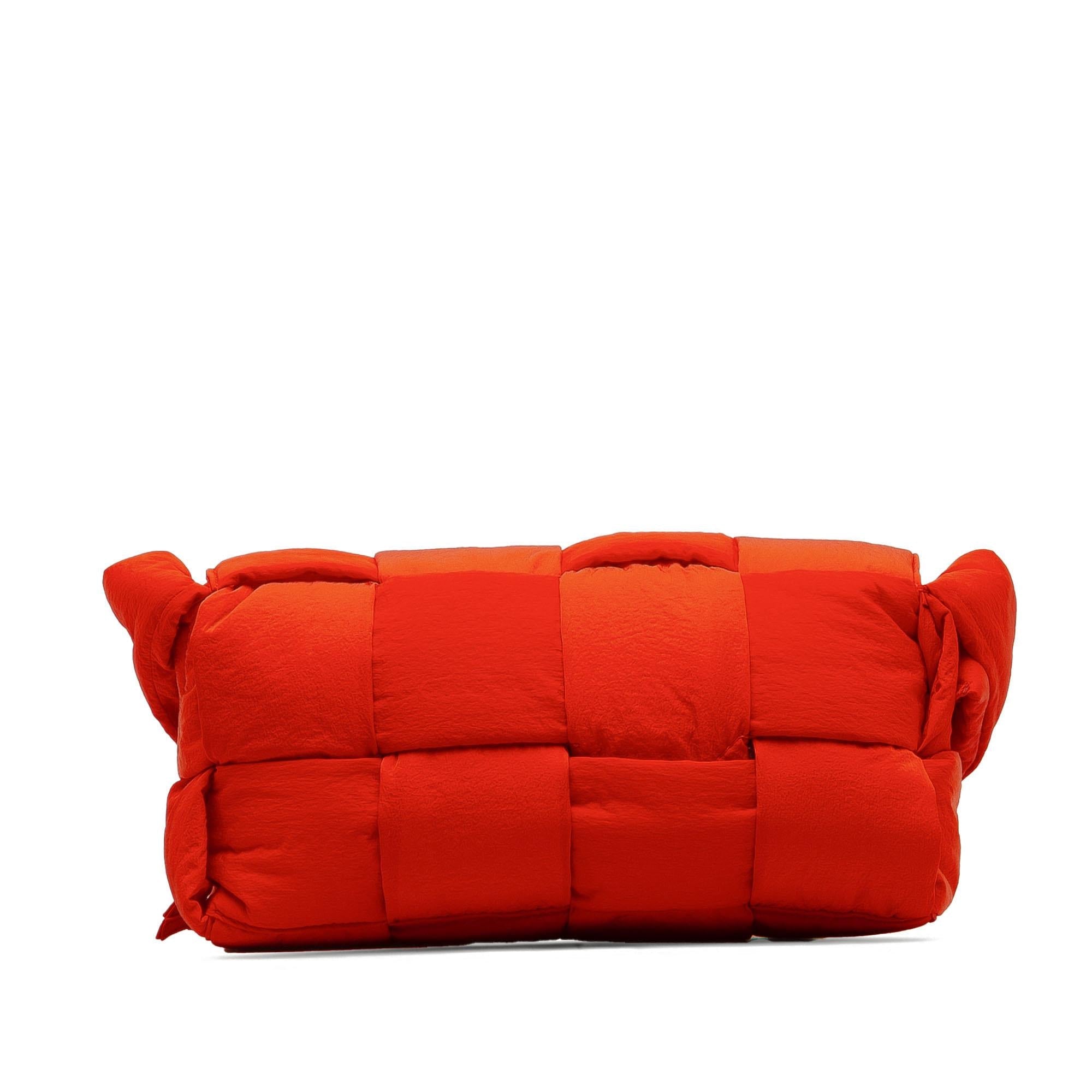 Bottega Veneta Intrecciato Padded Tech Cassette (SHG-Epfj7M)